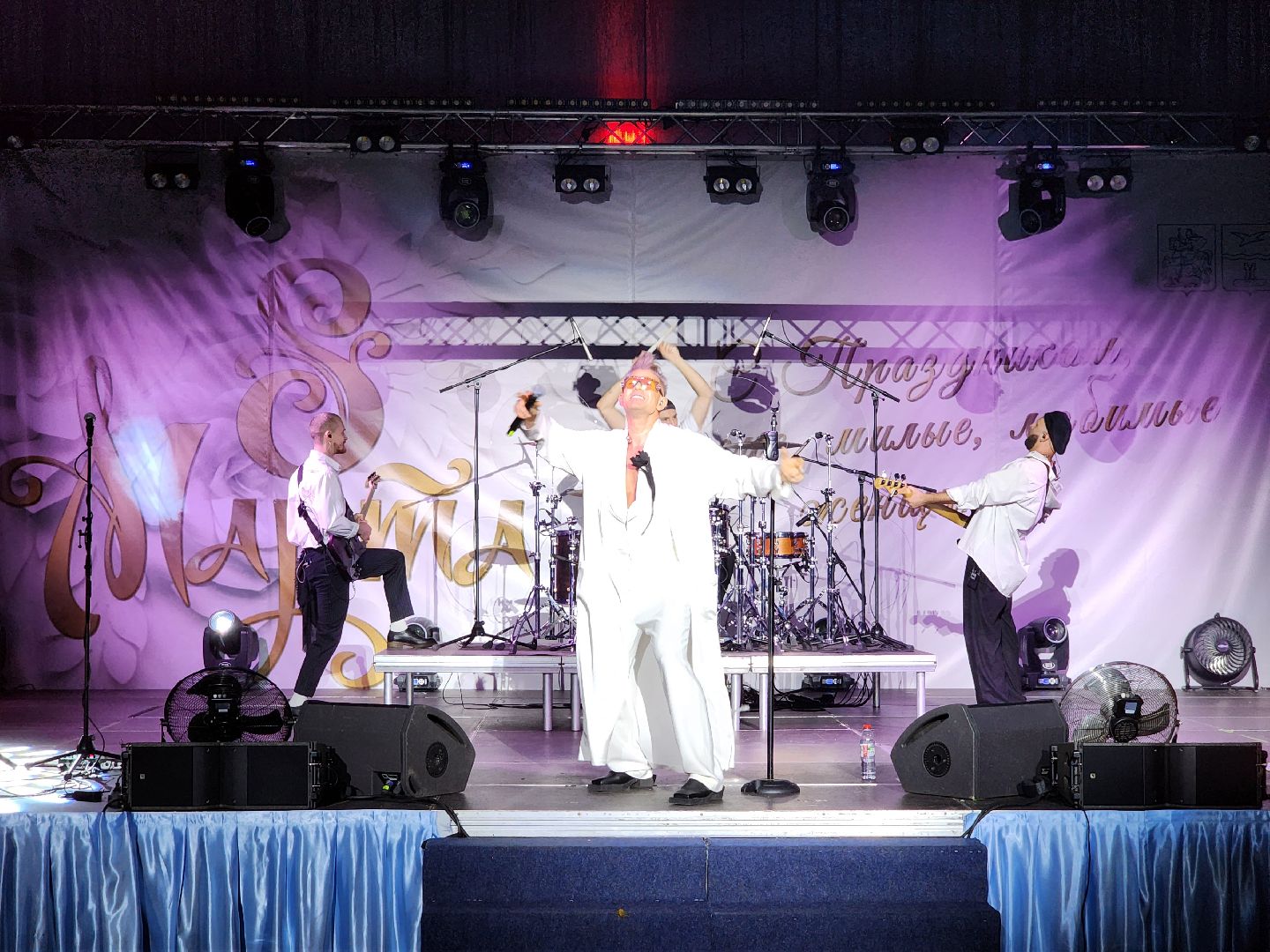 Чехов, дворец спорта Олимпийский, 8 Марта, Международный женский день, праздничный концерт, мероприятие, ансамбль танца Юность, вокальная студия Авангард, Митя Фомин, песни, танцы,