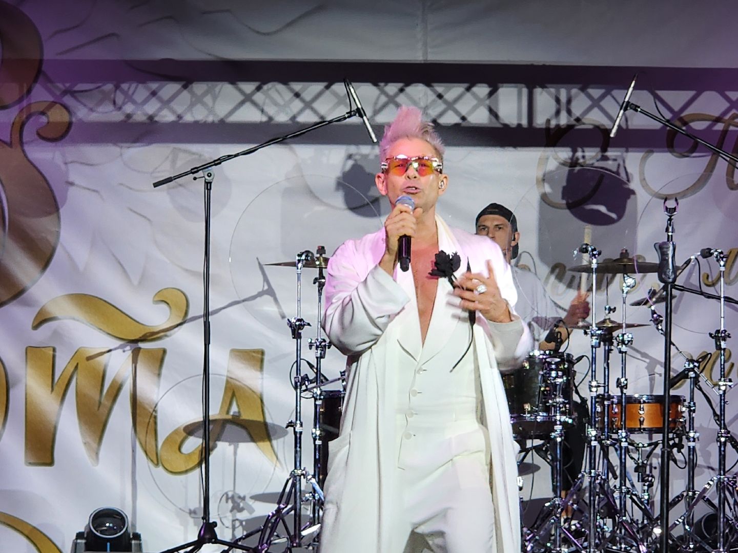 Чехов, дворец спорта Олимпийский, 8 Марта, Международный женский день, праздничный концерт, мероприятие, ансамбль танца Юность, вокальная студия Авангард, Митя Фомин, песни, танцы,