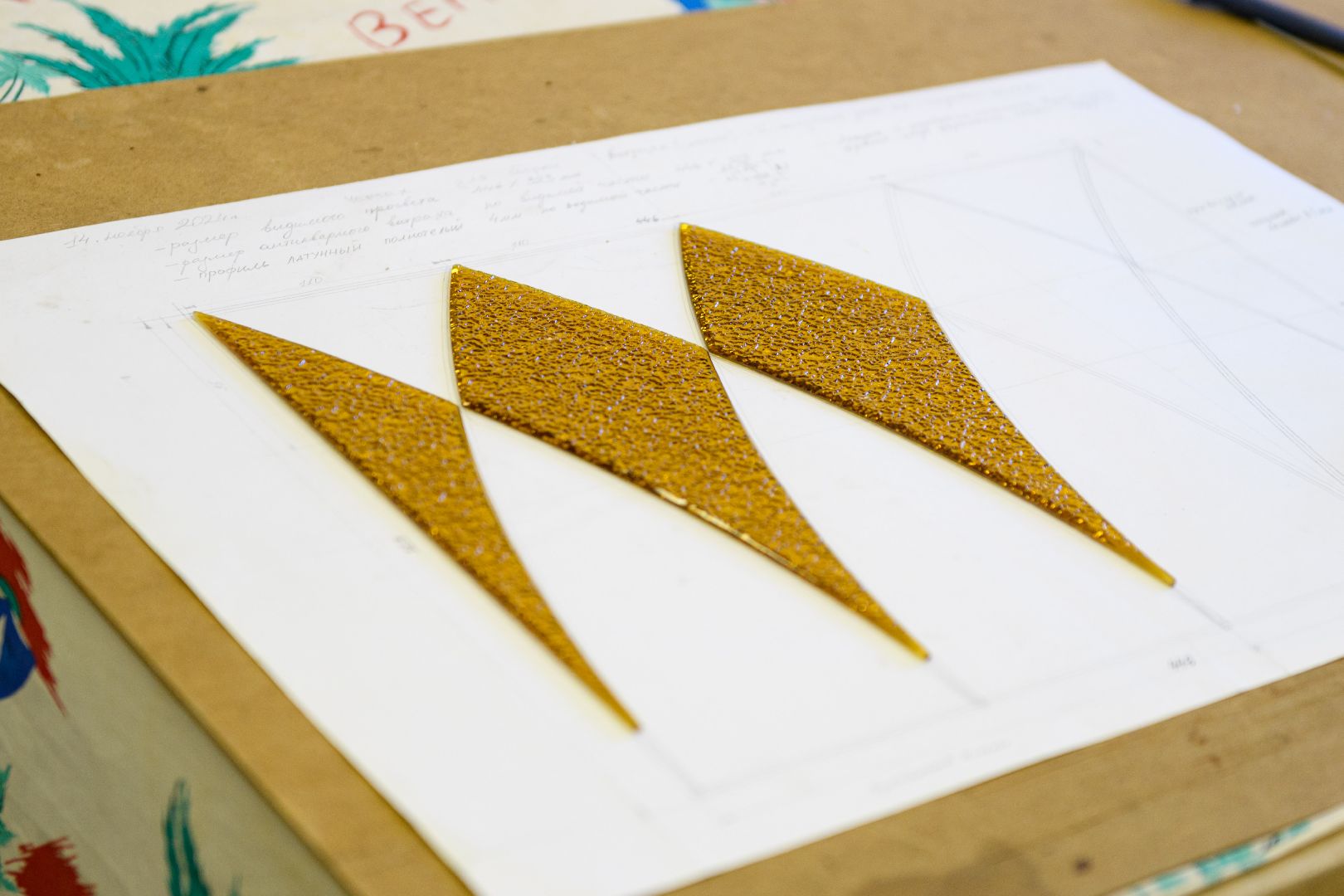 витражная мастерская, лыткарино, экономика, дом с рыцарем, дом шугаевых, витражи, вертикалки,