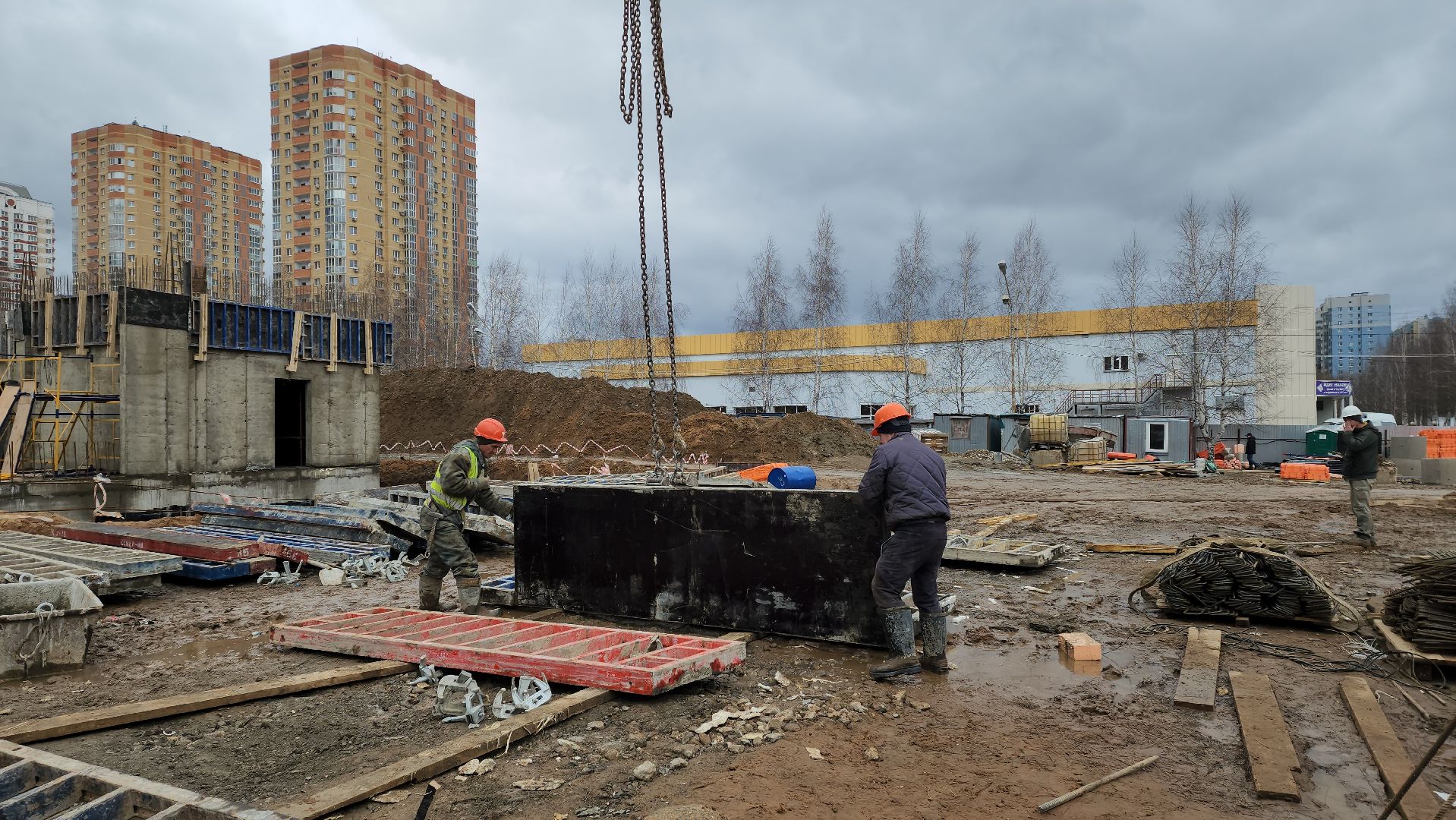 Женщина-крановщик, Лобня, 8 марта,