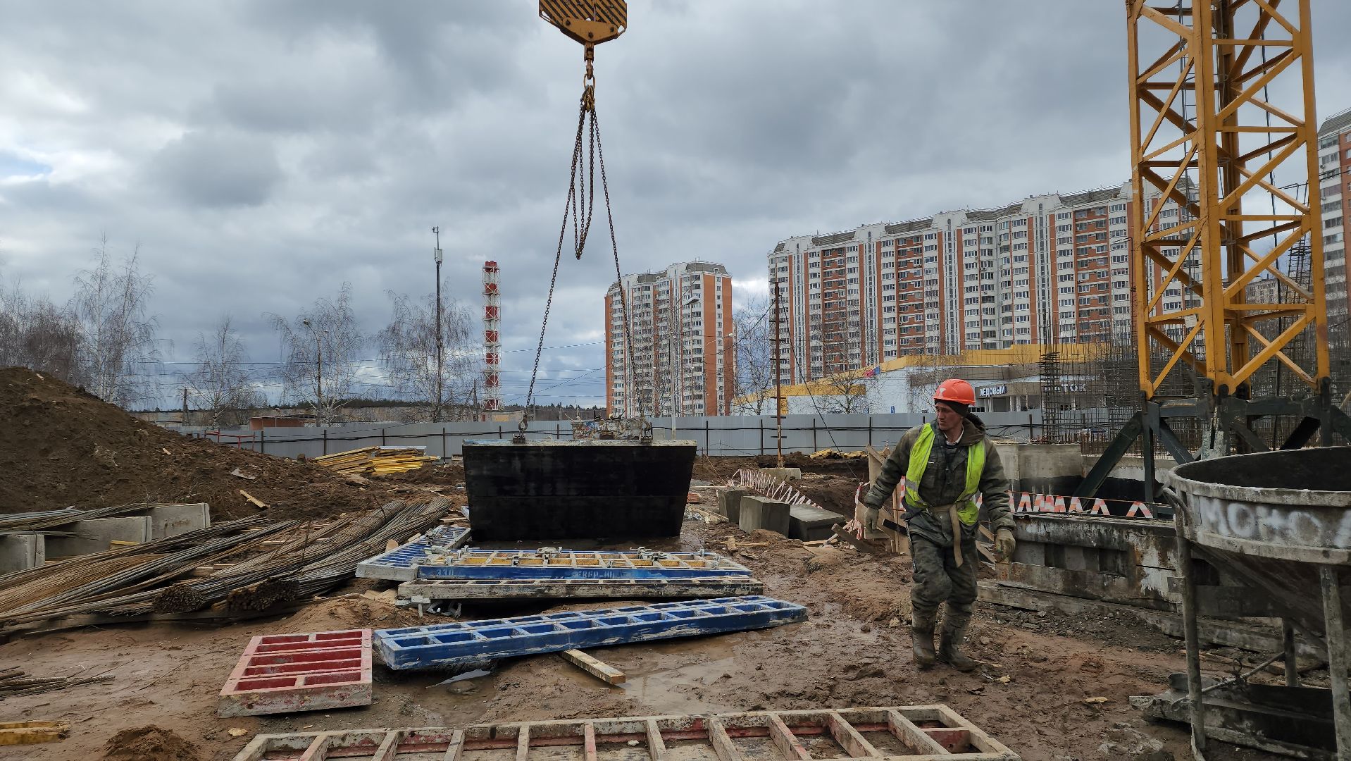 Женщина-крановщик, Лобня, 8 марта,