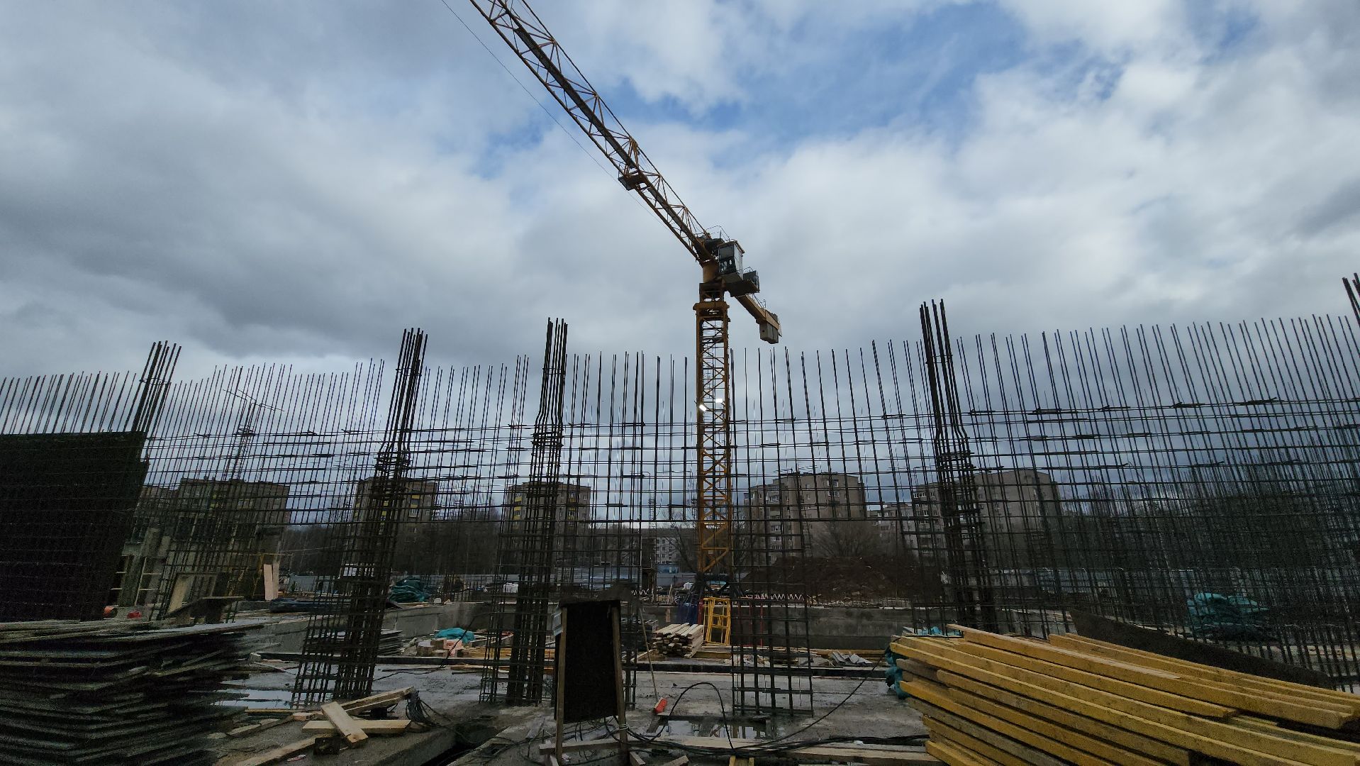 Женщина-крановщик, Лобня, 8 марта,