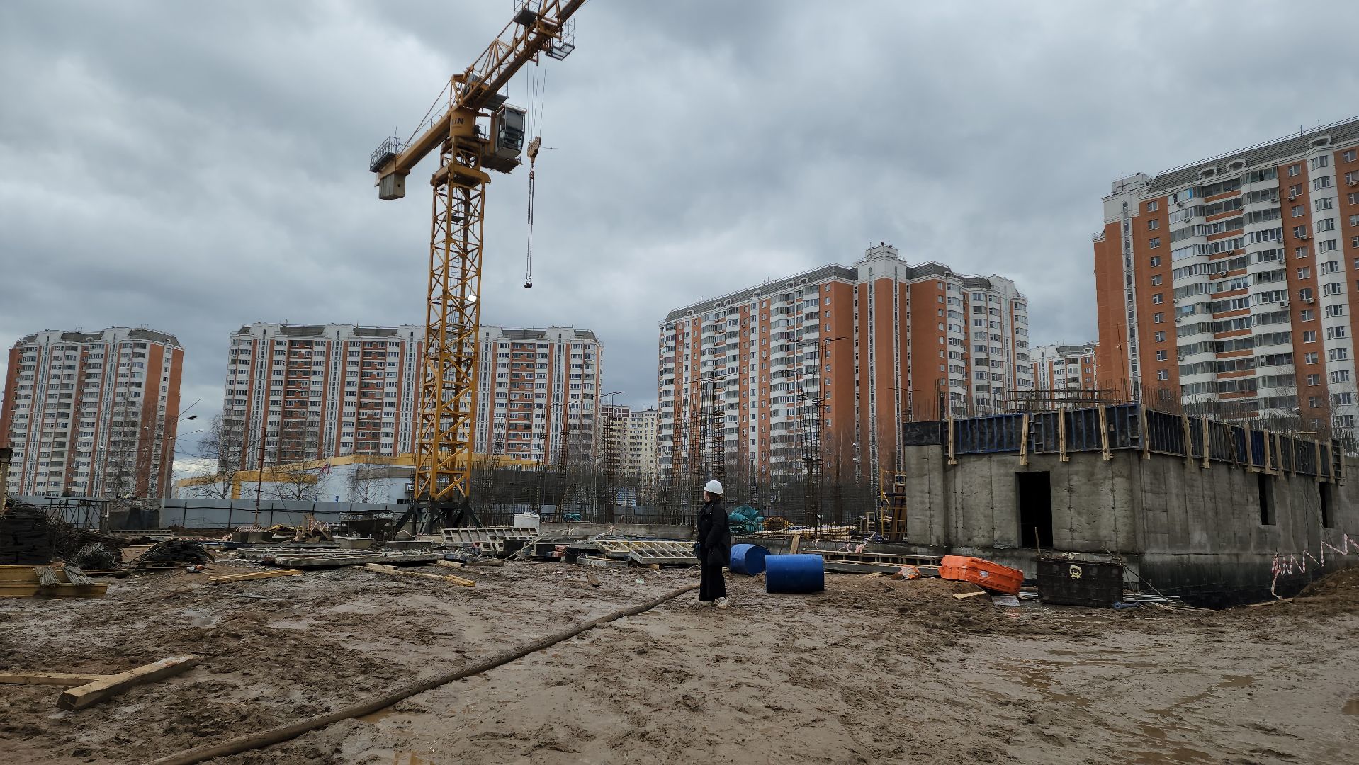 Женщина-крановщик, Лобня, 8 марта,