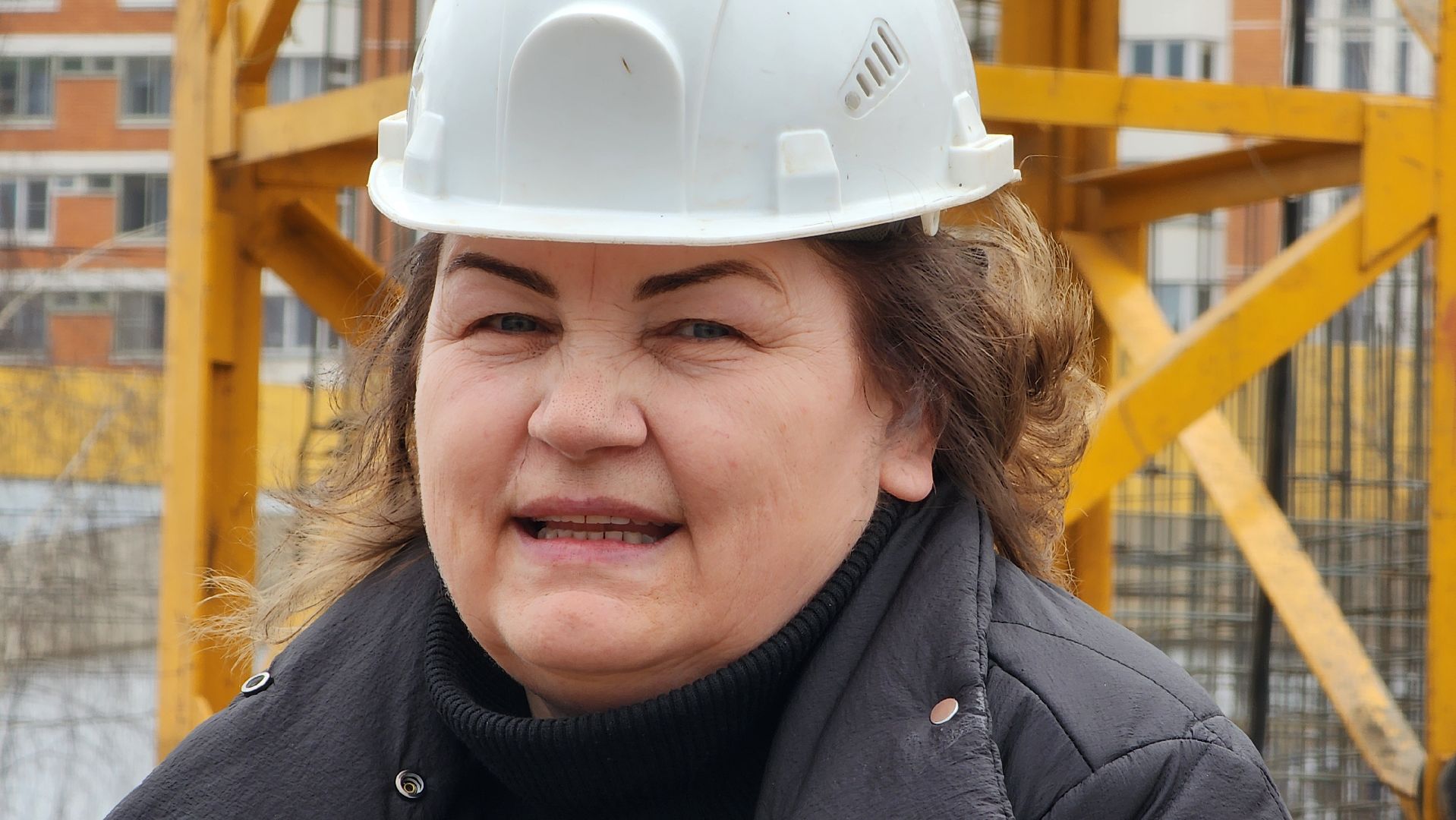 Женщина-крановщик, Лобня, 8 марта,