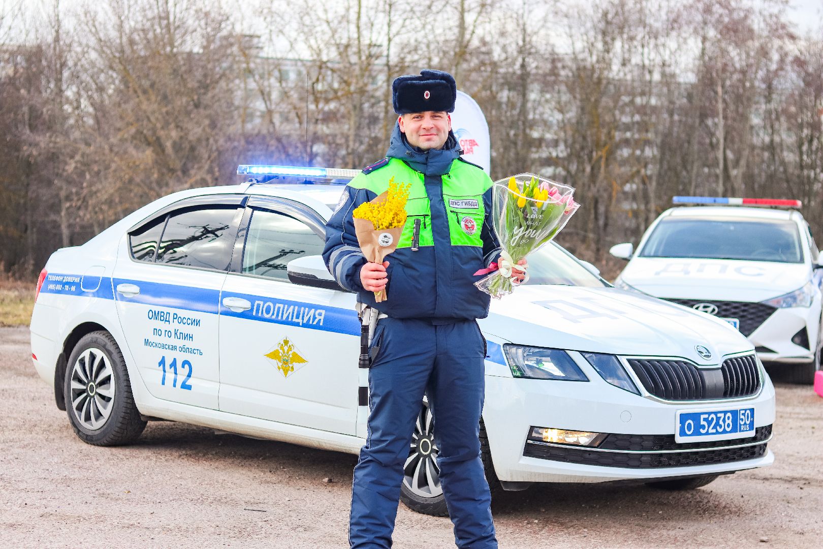 Клин, общество, транспорт, 8 марта, цветы автоледи, ДПС,