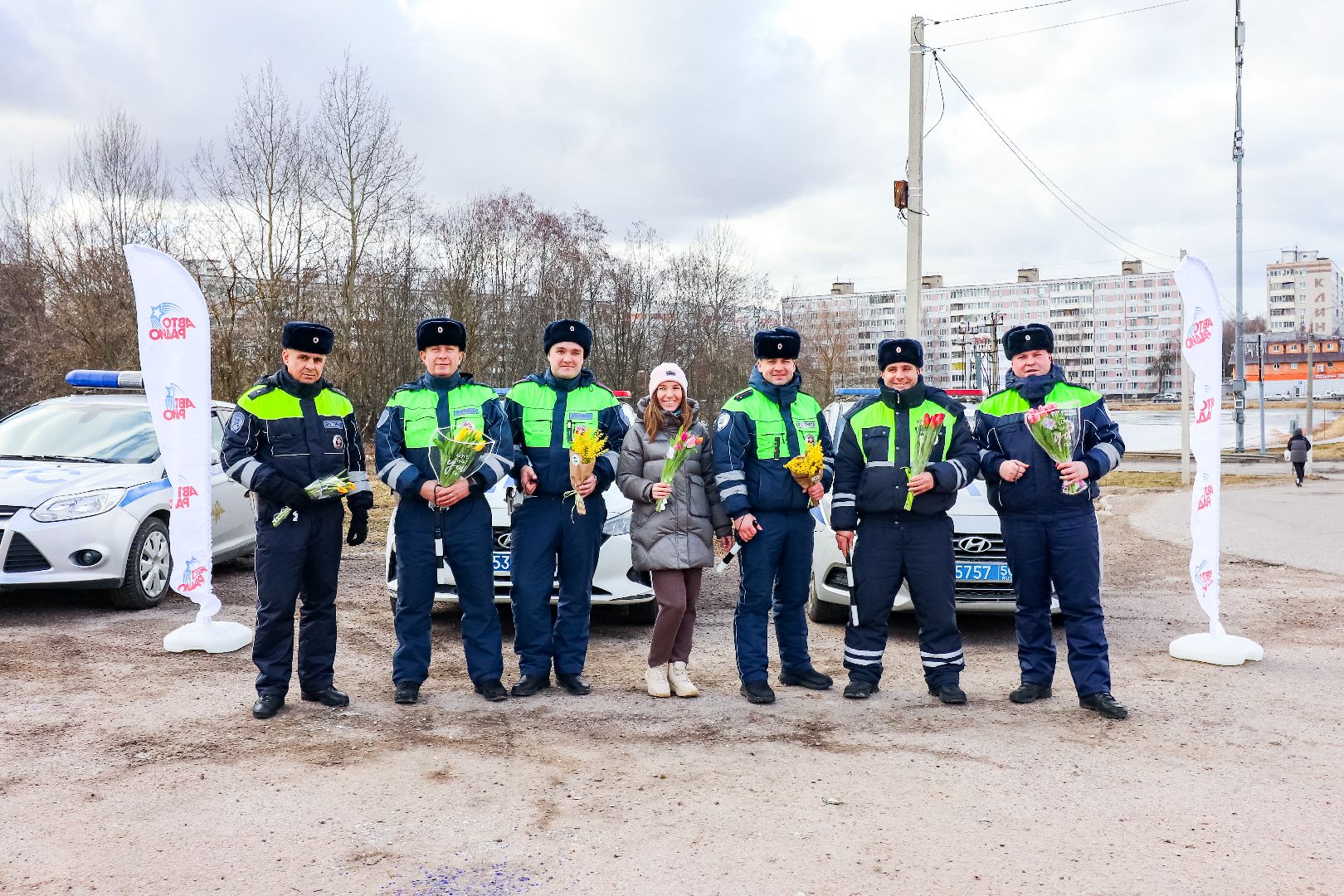 Клин, общество, транспорт, 8 марта, цветы автоледи, ДПС,