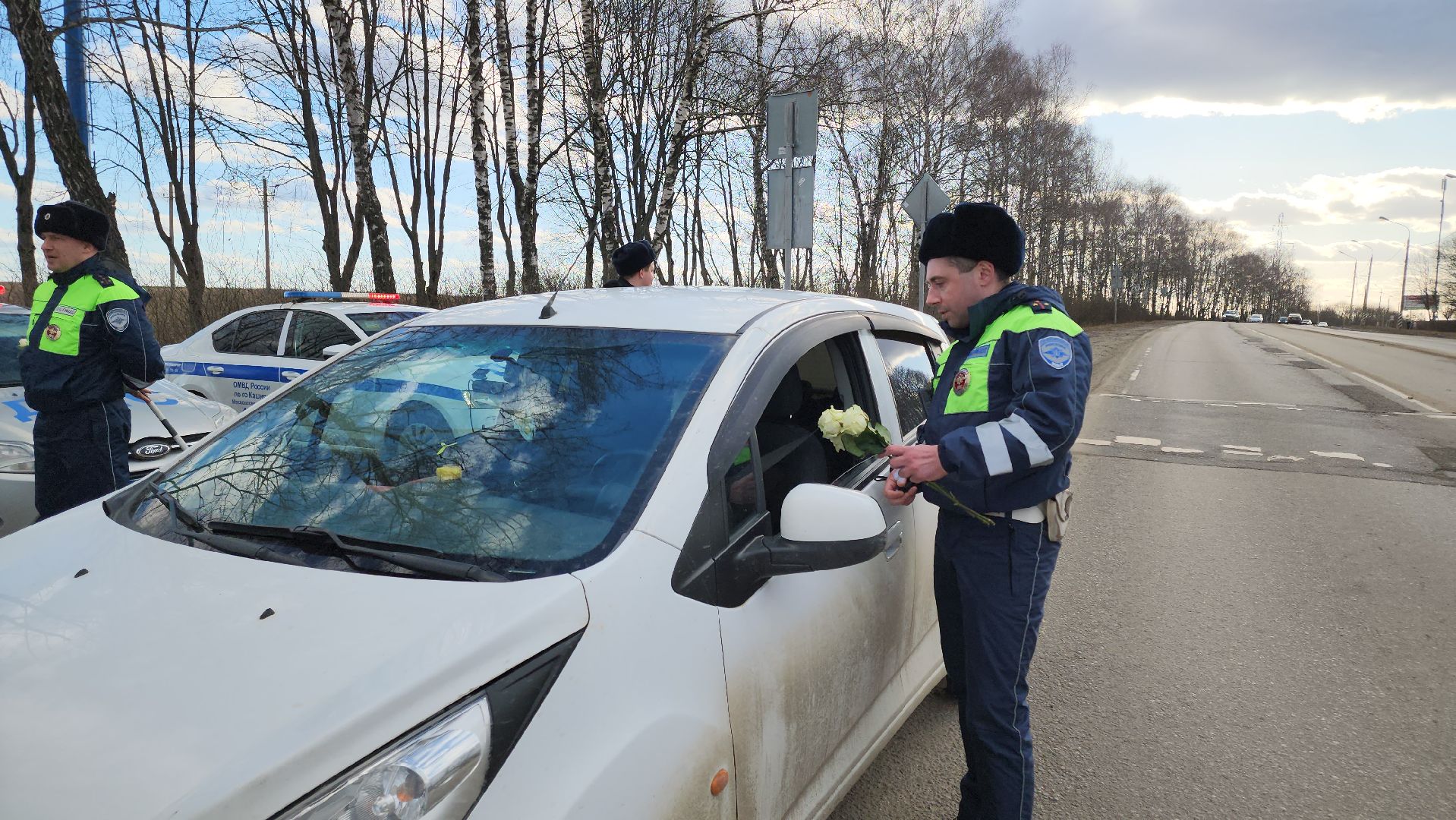 кашира, 8 марта, госавтоинспекция, транспорт, праздник, акция, цветы,
