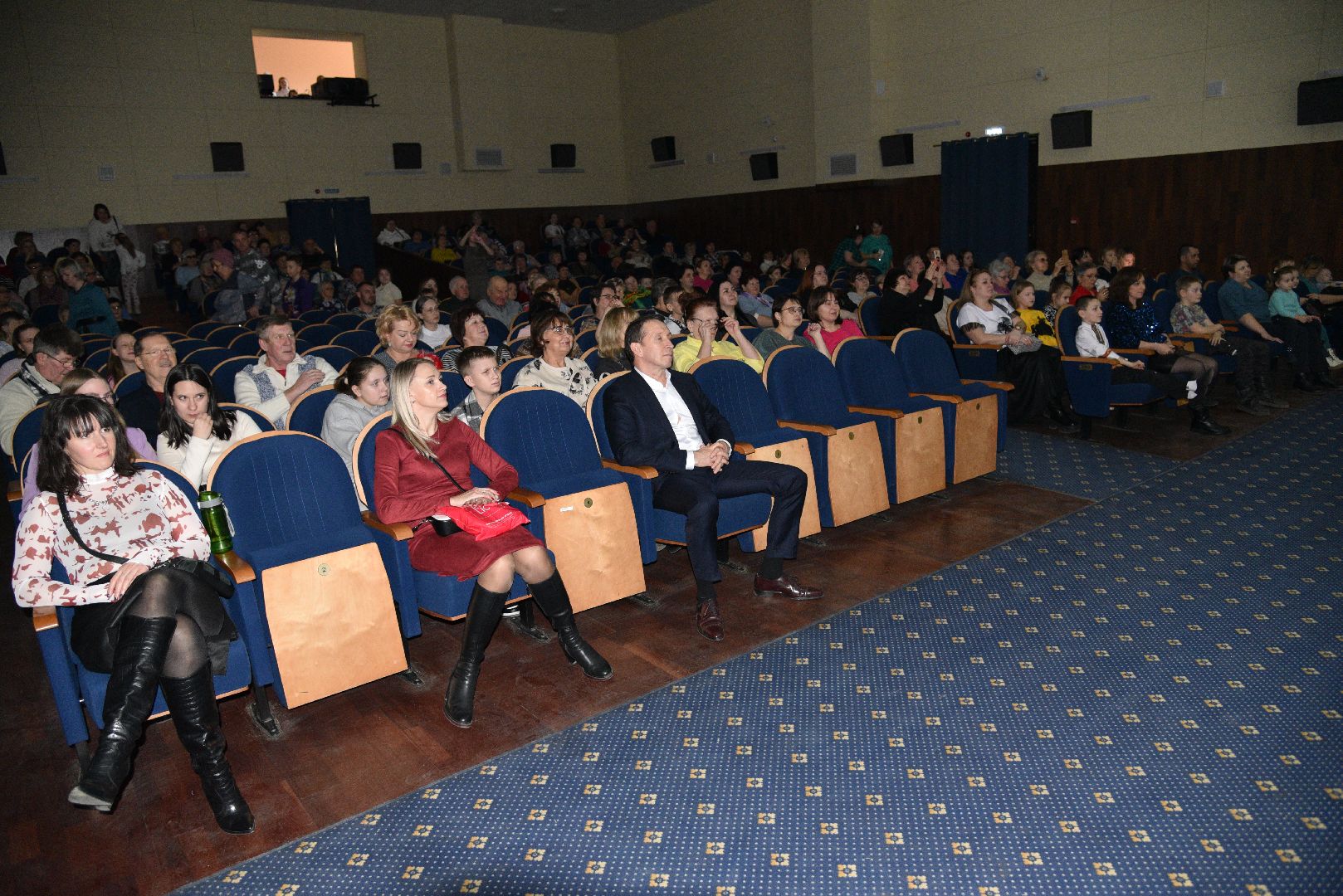 лотошино, лотошинский цдк, концерт, 8 марта, международный женский день,