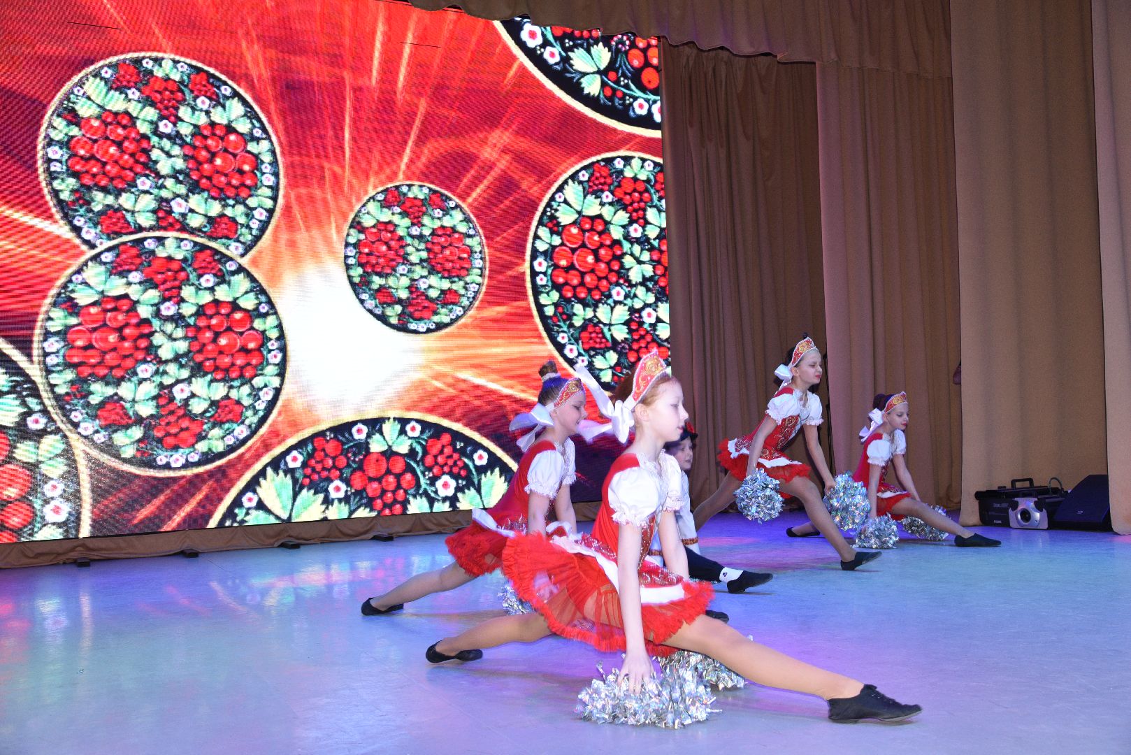 лотошино, лотошинский цдк, концерт, 8 марта, международный женский день,