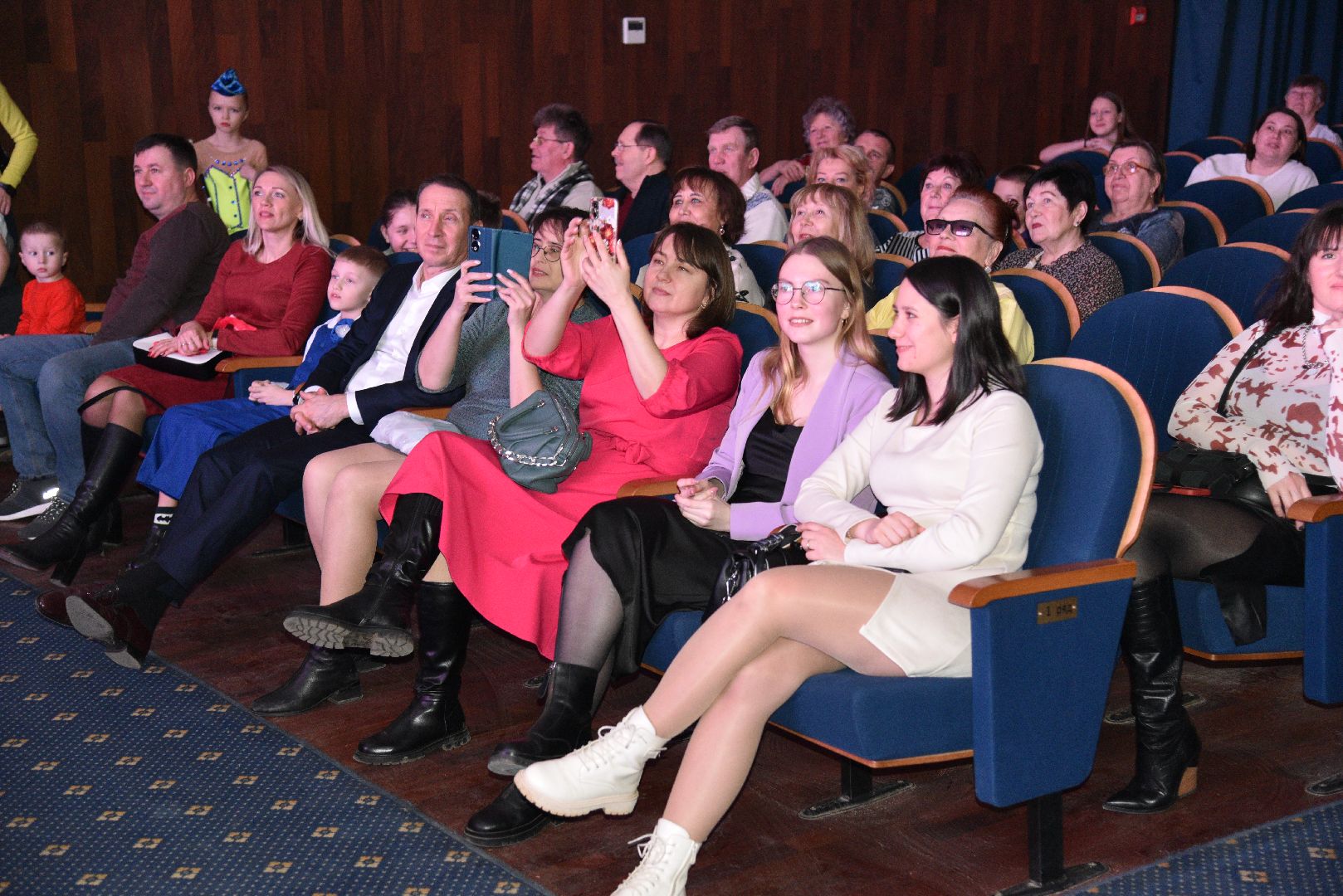 лотошино, лотошинский цдк, концерт, 8 марта, международный женский день,