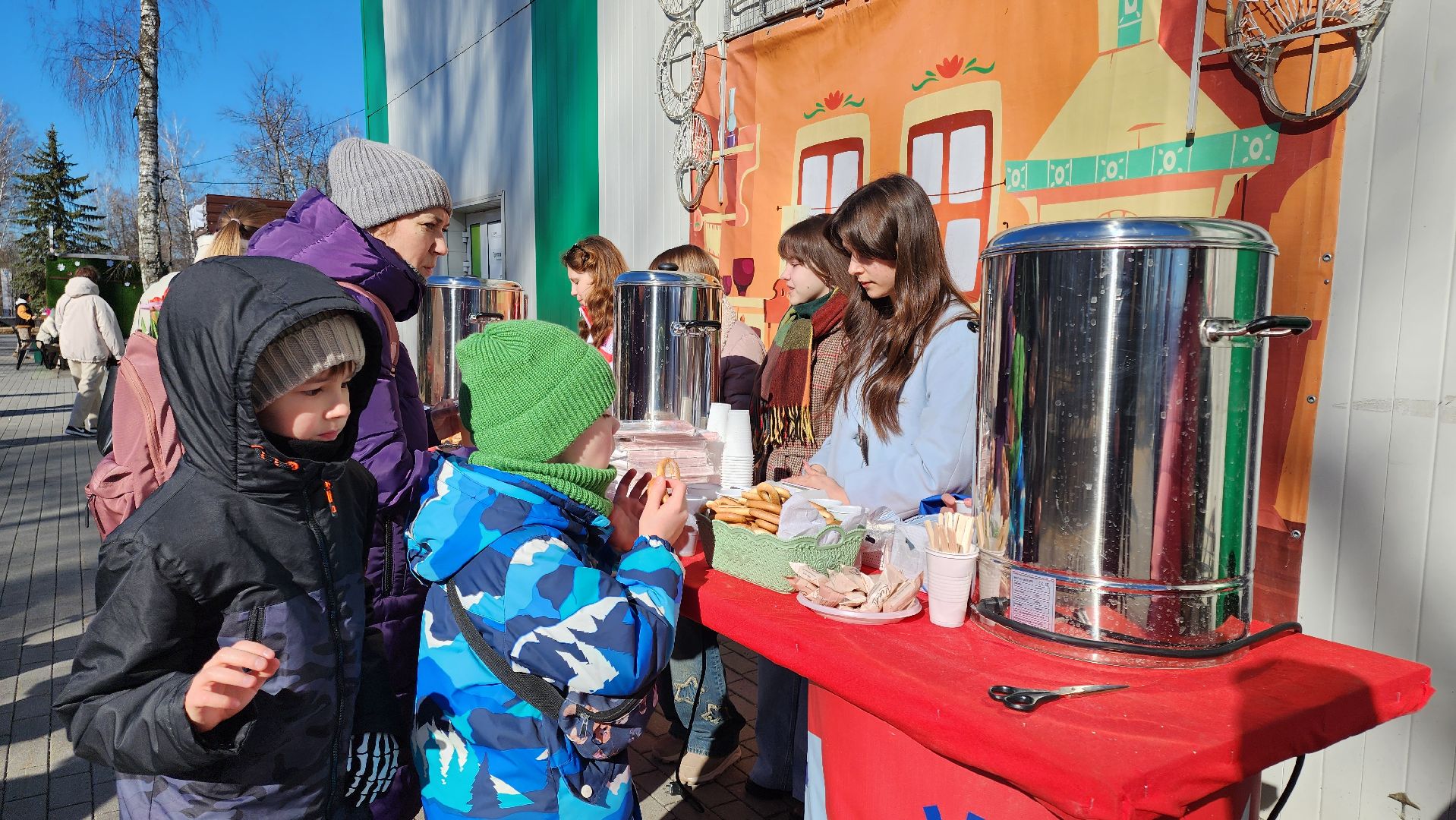 кашира, парк, 8 марта, праздник, чайная станция, угощения,