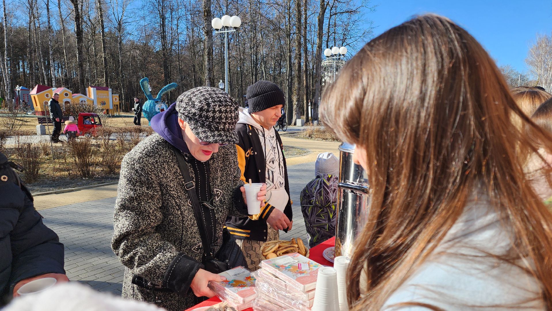 кашира, парк, 8 марта, праздник, чайная станция, угощения,
