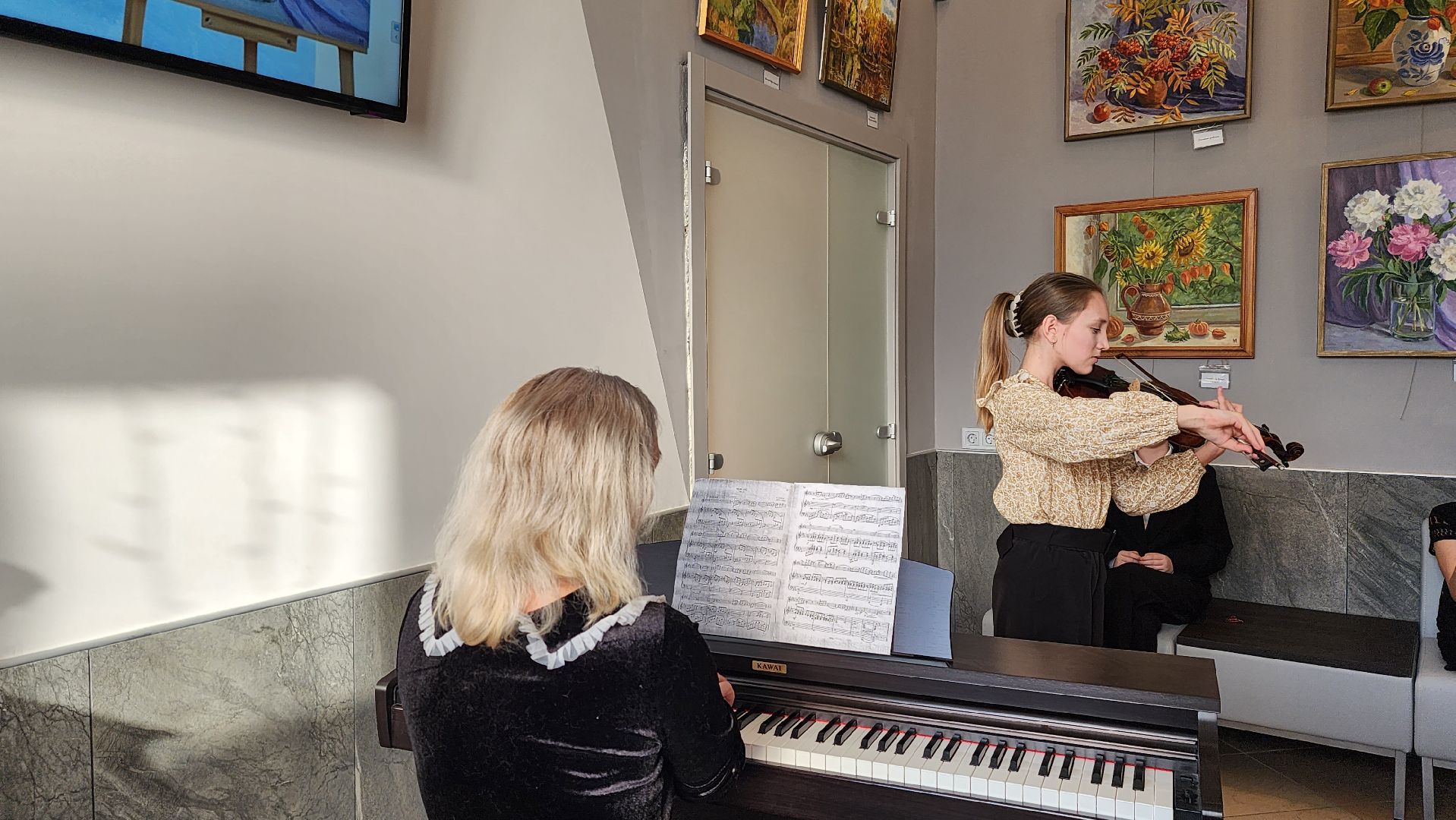 истра, культура, библиотека, вернисаж,