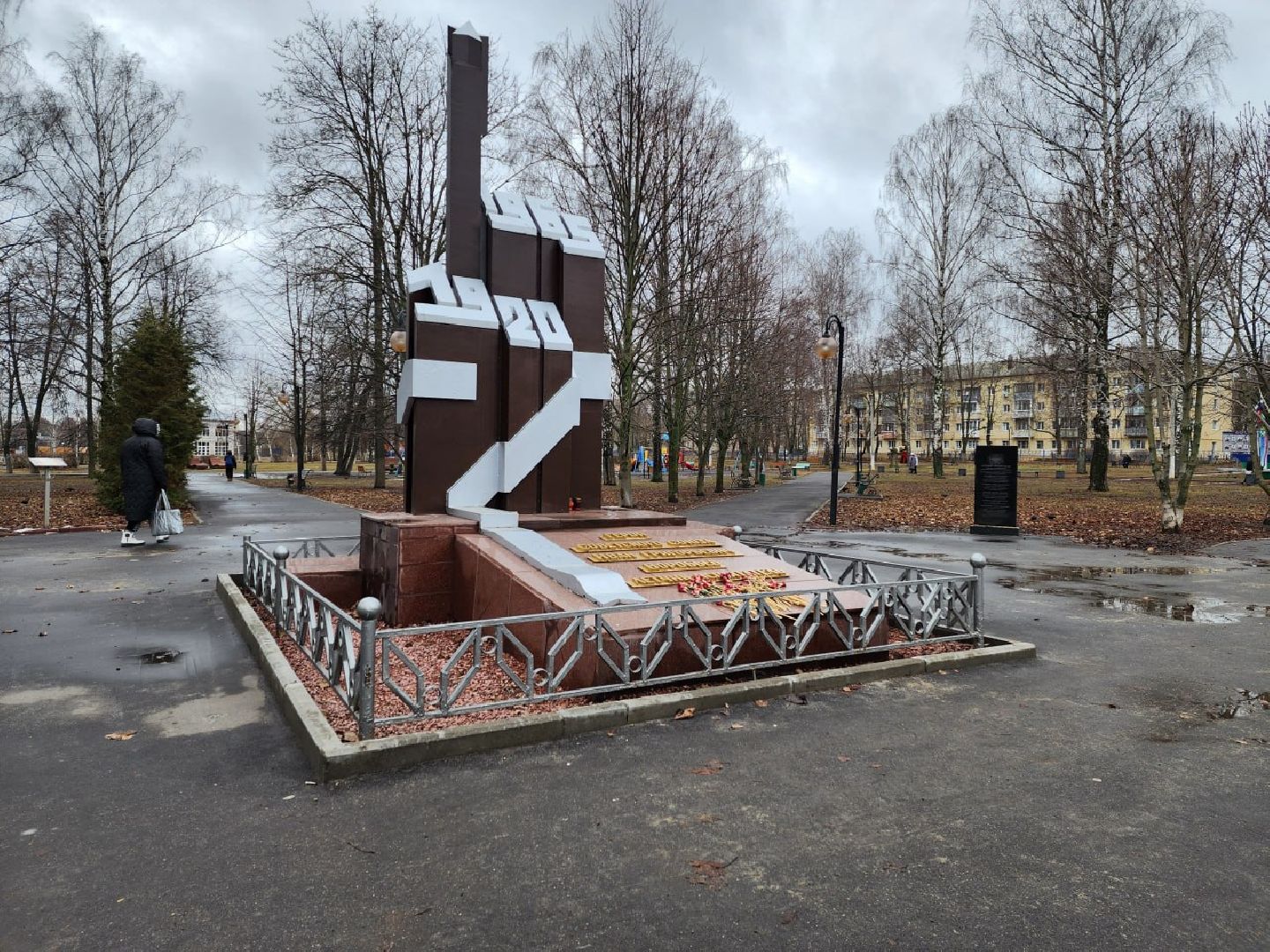 Лухоицы, памятник летчику,