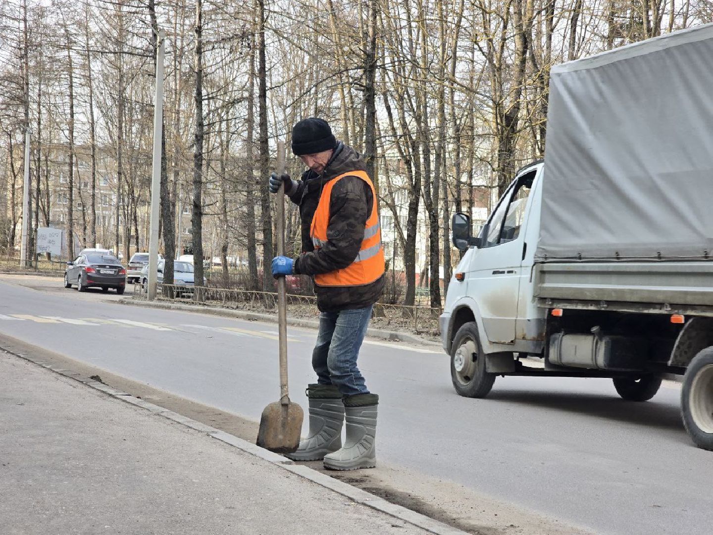 можайск, можайский муниципальный округ, подмосковье, жкх, уборка улиц, весна, коммунальщики,