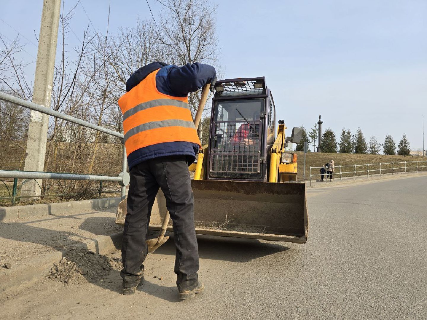 можайск, можайский муниципальный округ, подмосковье, жкх, уборка улиц, весна, коммунальщики,