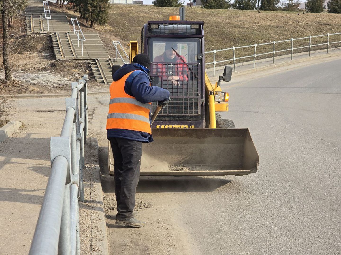 можайск, можайский муниципальный округ, подмосковье, жкх, уборка улиц, весна, коммунальщики,