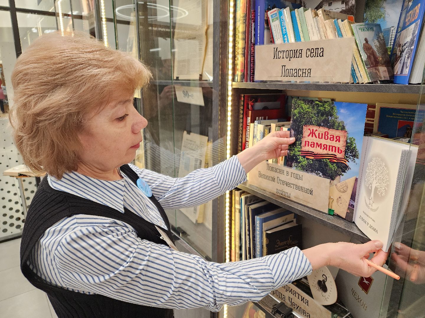 Чехов, улица Лопасненская, центральная библиотека, модернизация, обновление, модельная библиотека нового поколения, образовательный центр, красивый и модный дизайн, современное оборудование, информационные технологии, новая мебель, компьютеры, нацпроект Культура, госпрограмма московской области, культура и туризм в подмосковье,