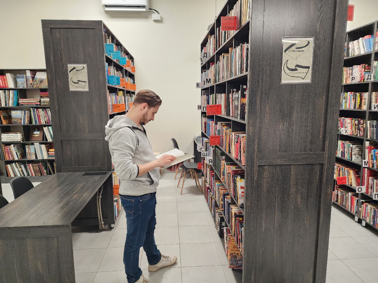 Чехов, улица Лопасненская, центральная библиотека, модернизация, обновление, модельная библиотека нового поколения, образовательный центр, красивый и модный дизайн, современное оборудование, информационные технологии, новая мебель, компьютеры, нацпроект Культура, госпрограмма московской области, культура и туризм в подмосковье,