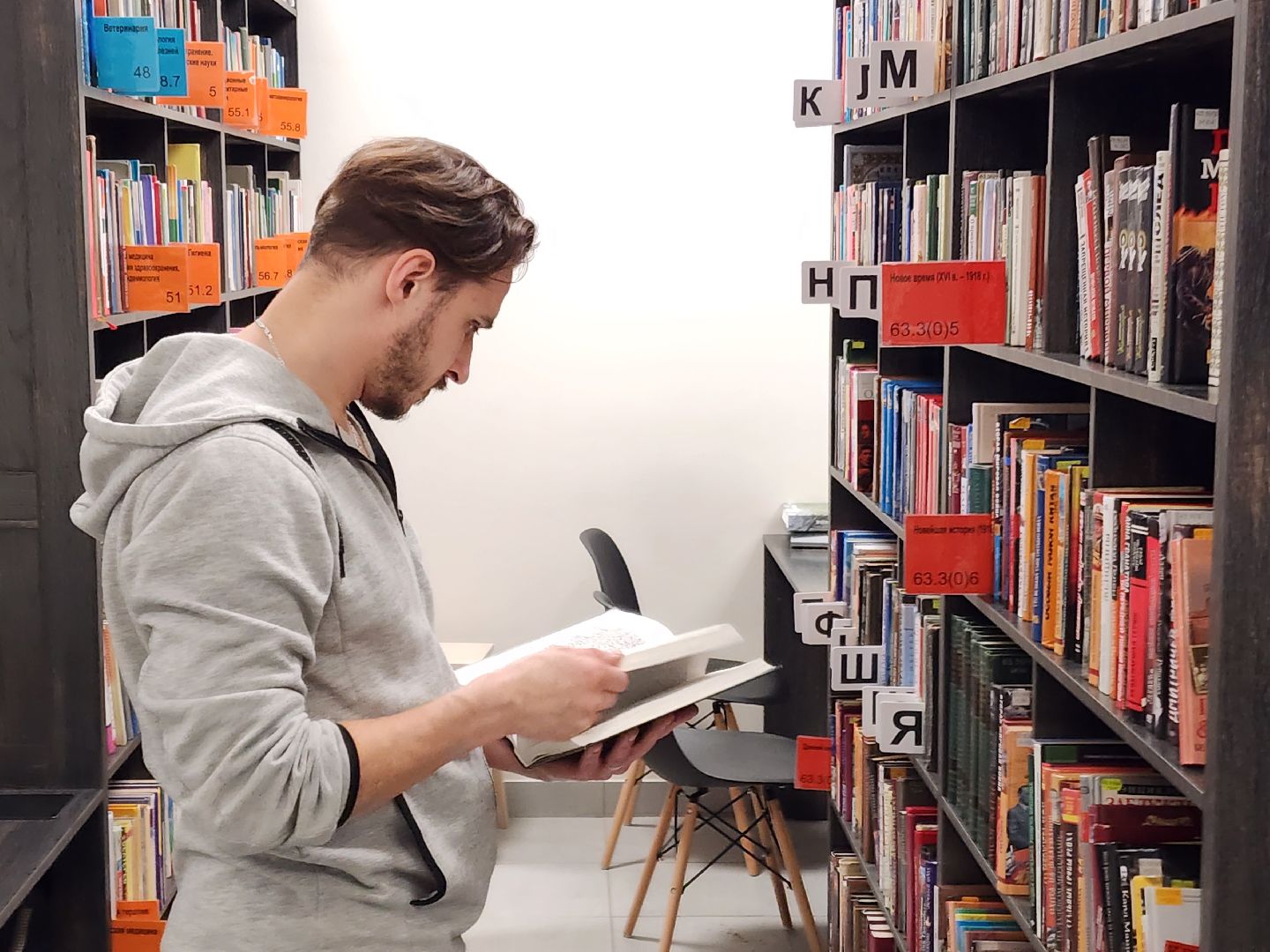 Чехов, улица Лопасненская, центральная библиотека, модернизация, обновление, модельная библиотека нового поколения, образовательный центр, красивый и модный дизайн, современное оборудование, информационные технологии, новая мебель, компьютеры, нацпроект Культура, госпрограмма московской области, культура и туризм в подмосковье,