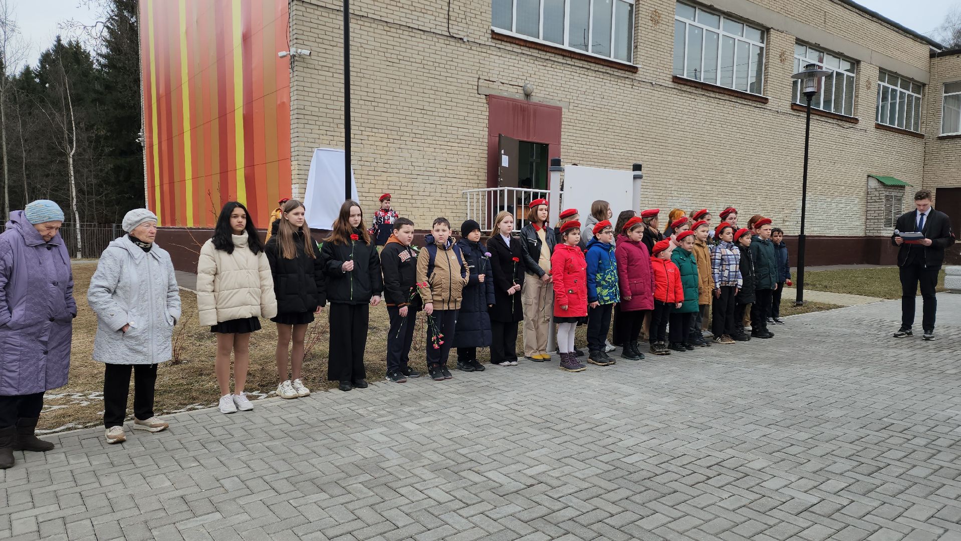 мемориальная доска, Лобня, Школа,