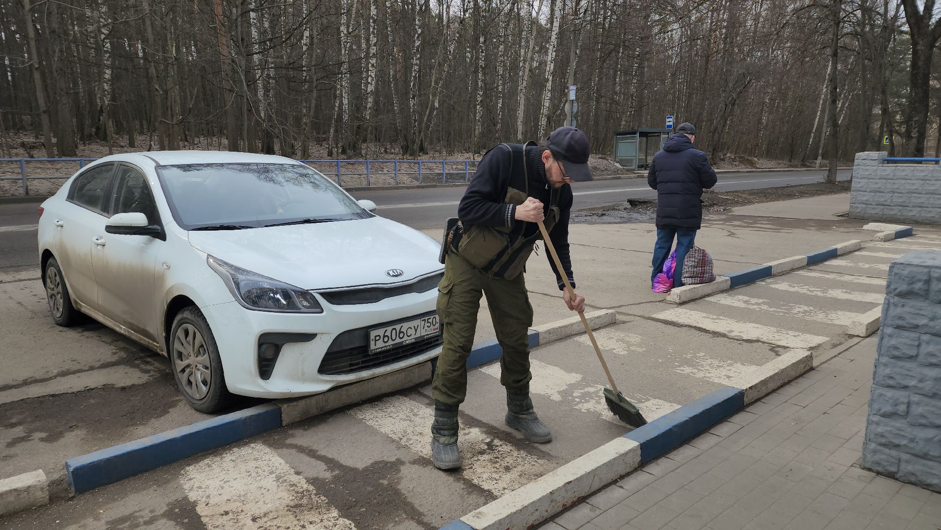 ивантеевка, пушкинский, уборка городских территорий, мусор, ветки, грязь, коммунальная служба,