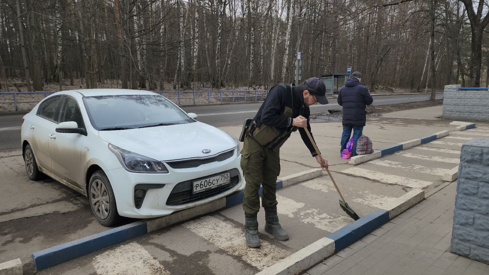 ивантеевка, пушкинский, уборка городских территорий, мусор, ветки, грязь, коммунальная служба,