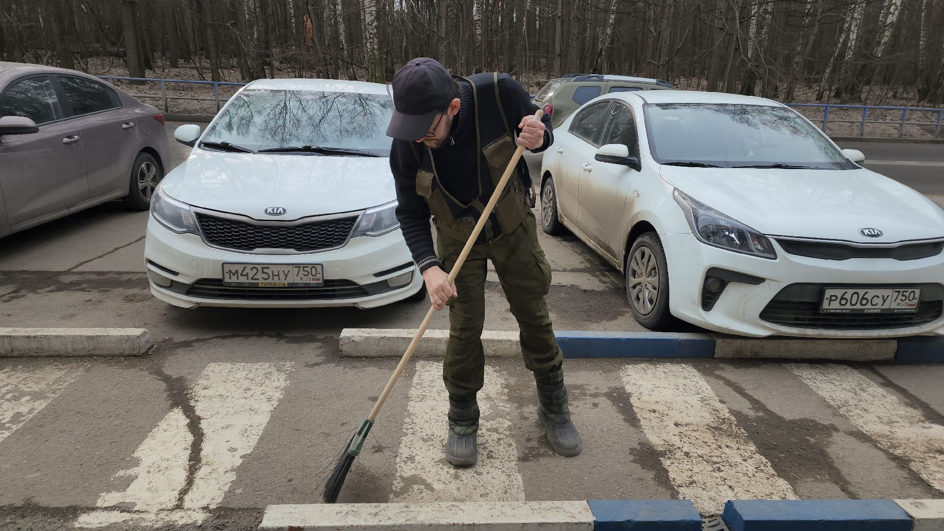 ивантеевка, пушкинский, уборка городских территорий, мусор, ветки, грязь, коммунальная служба,