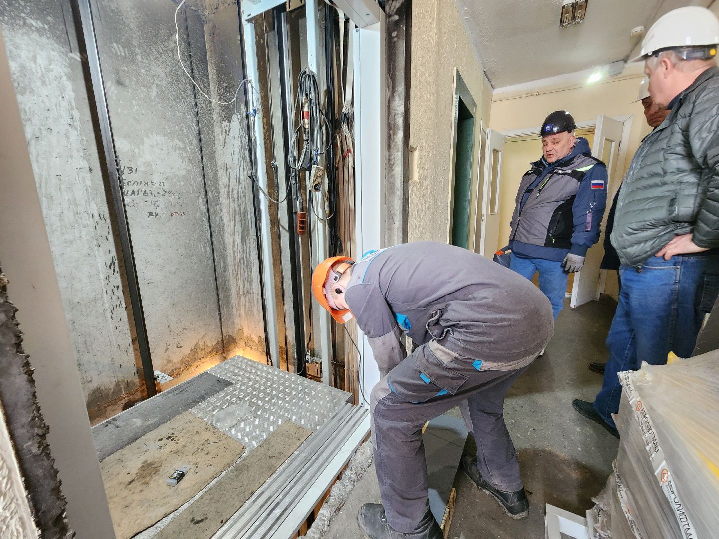 Чехов, улица Земская, жилой дом, замена грузового лифта, капитальный ремонт лифта, новое лифтовое оборудование, плавность хода и торможения, двойная система защиты, энергоэффективность, экономия электроэнергии, региональная программа Московской области,