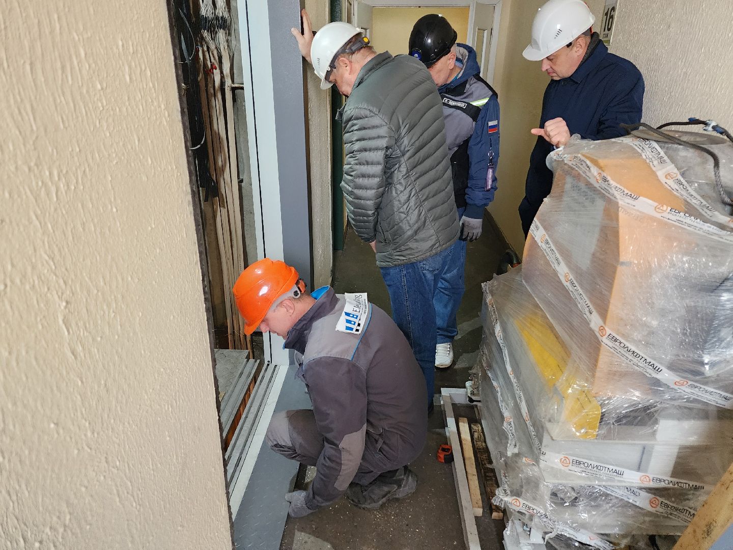 Чехов, улица Земская, жилой дом, замена грузового лифта, капитальный ремонт лифта, новое лифтовое оборудование, плавность хода и торможения, двойная система защиты, энергоэффективность, экономия электроэнергии, региональная программа Московской области,