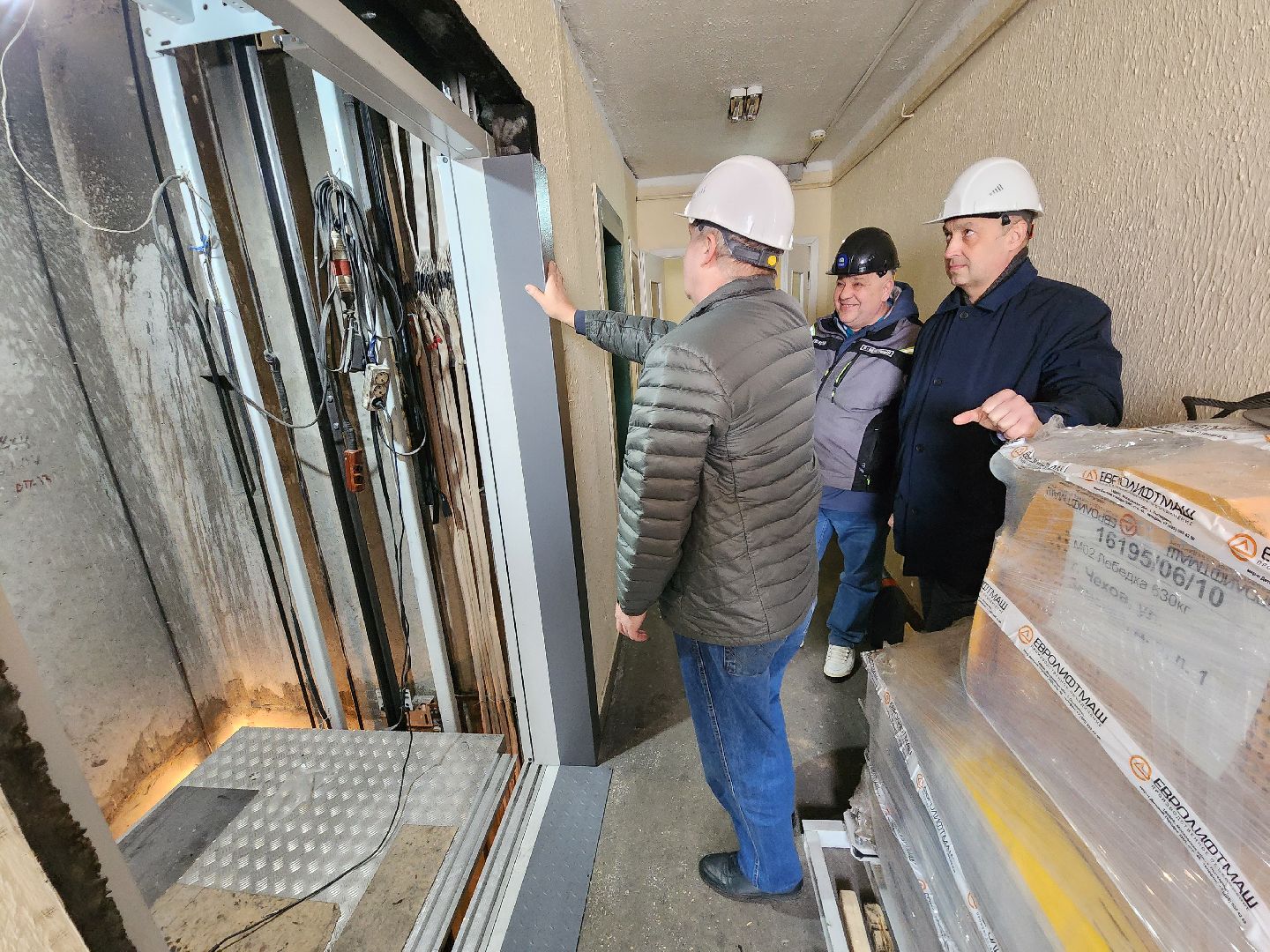 Чехов, улица Земская, жилой дом, замена грузового лифта, капитальный ремонт лифта, новое лифтовое оборудование, плавность хода и торможения, двойная система защиты, энергоэффективность, экономия электроэнергии, региональная программа Московской области,