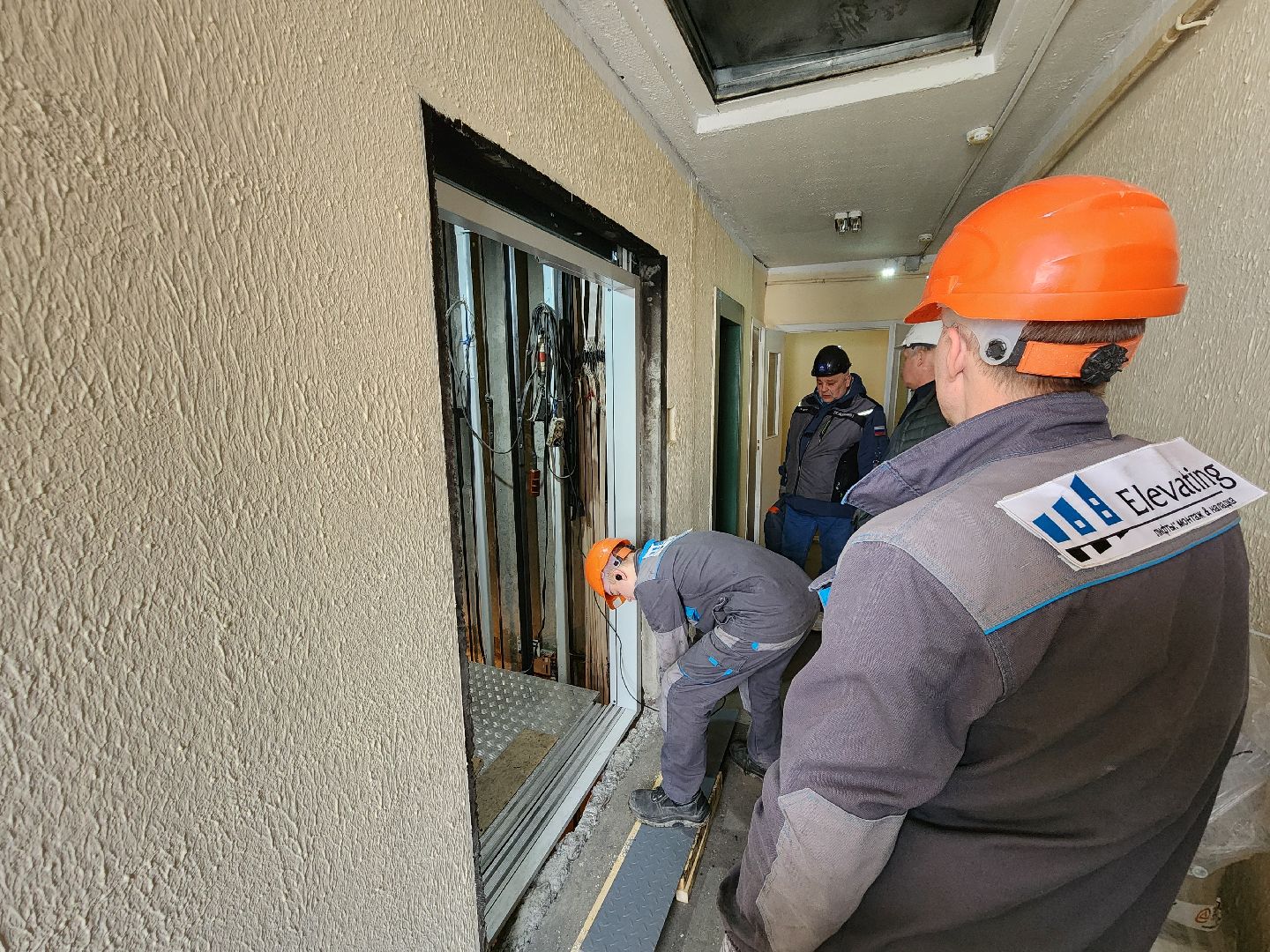 Чехов, улица Земская, жилой дом, замена грузового лифта, капитальный ремонт лифта, новое лифтовое оборудование, плавность хода и торможения, двойная система защиты, энергоэффективность, экономия электроэнергии, региональная программа Московской области,