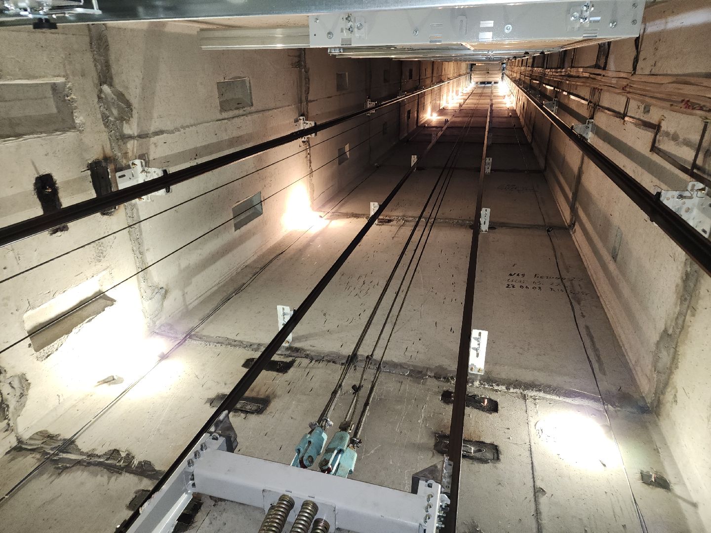 Чехов, улица Земская, жилой дом, замена грузового лифта, капитальный ремонт лифта, новое лифтовое оборудование, плавность хода и торможения, двойная система защиты, энергоэффективность, экономия электроэнергии, региональная программа Московской области,