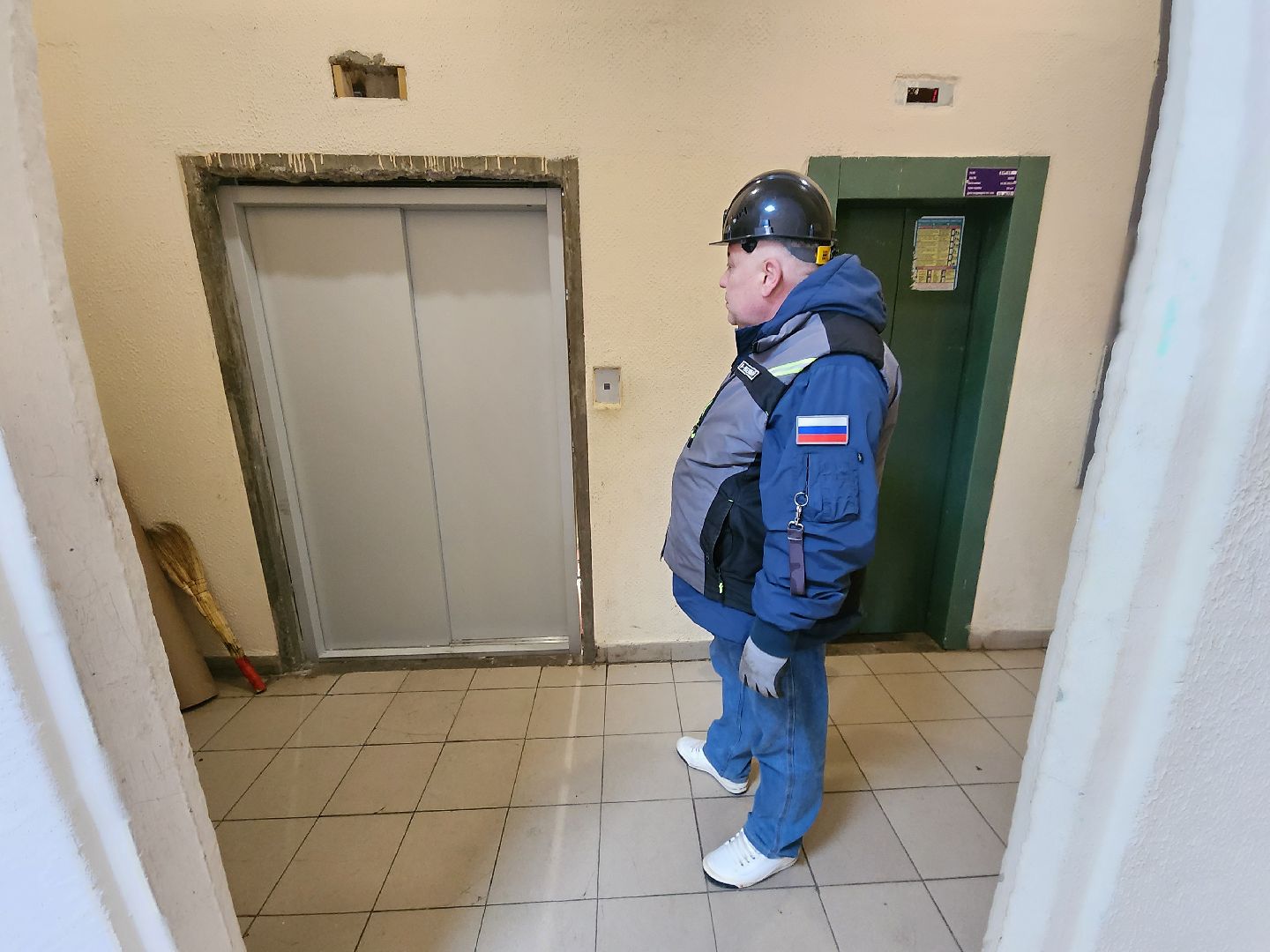 Чехов, улица Земская, жилой дом, замена грузового лифта, капитальный ремонт лифта, новое лифтовое оборудование, плавность хода и торможения, двойная система защиты, энергоэффективность, экономия электроэнергии, региональная программа Московской области,