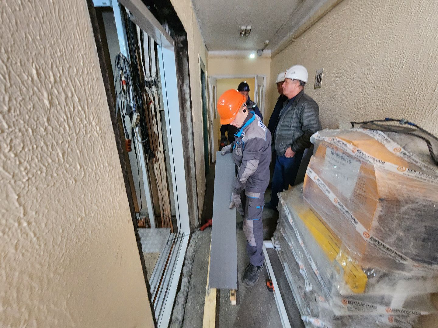 Чехов, улица Земская, жилой дом, замена грузового лифта, капитальный ремонт лифта, новое лифтовое оборудование, плавность хода и торможения, двойная система защиты, энергоэффективность, экономия электроэнергии, региональная программа Московской области,