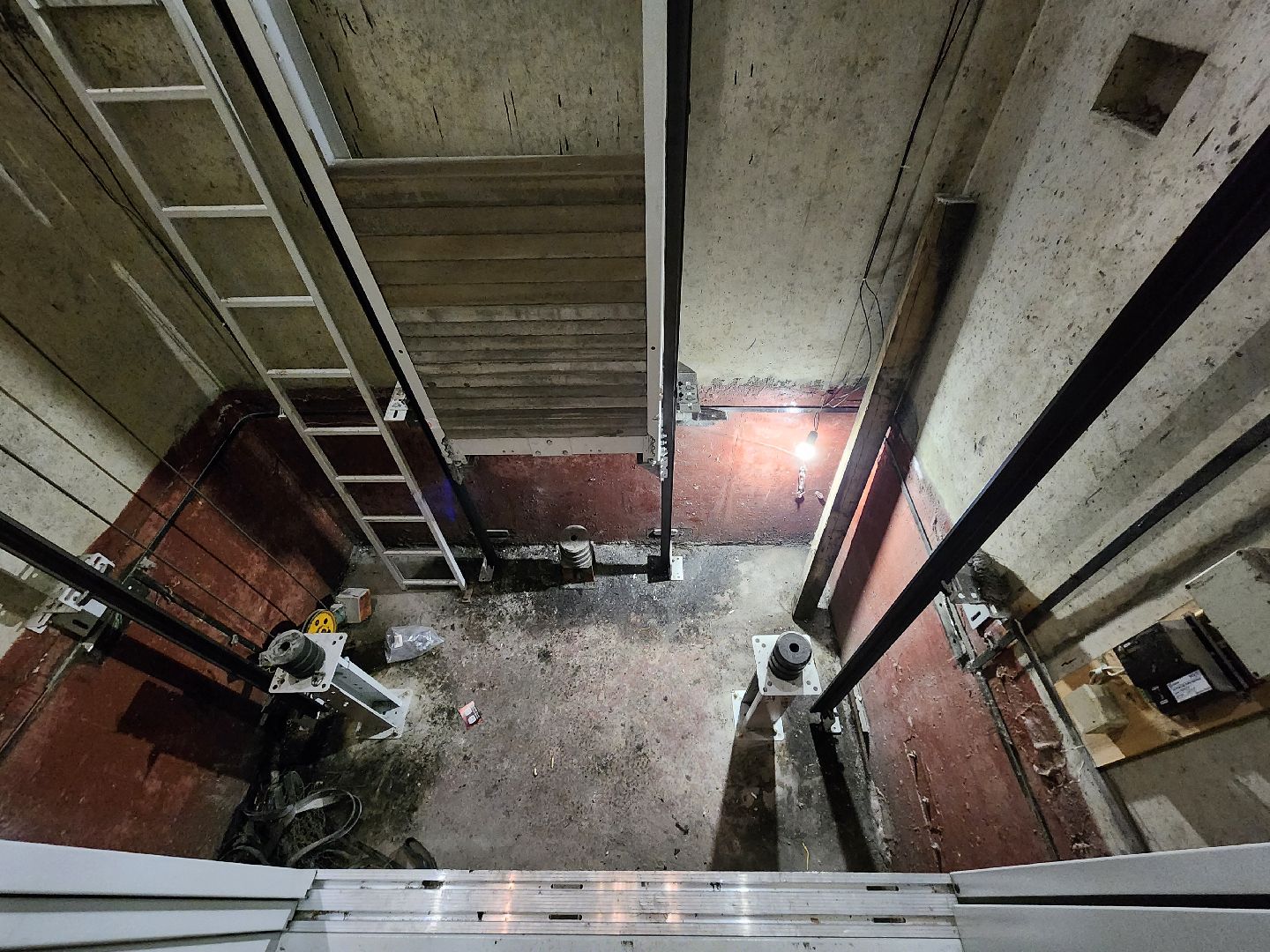 Чехов, улица Земская, жилой дом, замена грузового лифта, капитальный ремонт лифта, новое лифтовое оборудование, плавность хода и торможения, двойная система защиты, энергоэффективность, экономия электроэнергии, региональная программа Московской области,