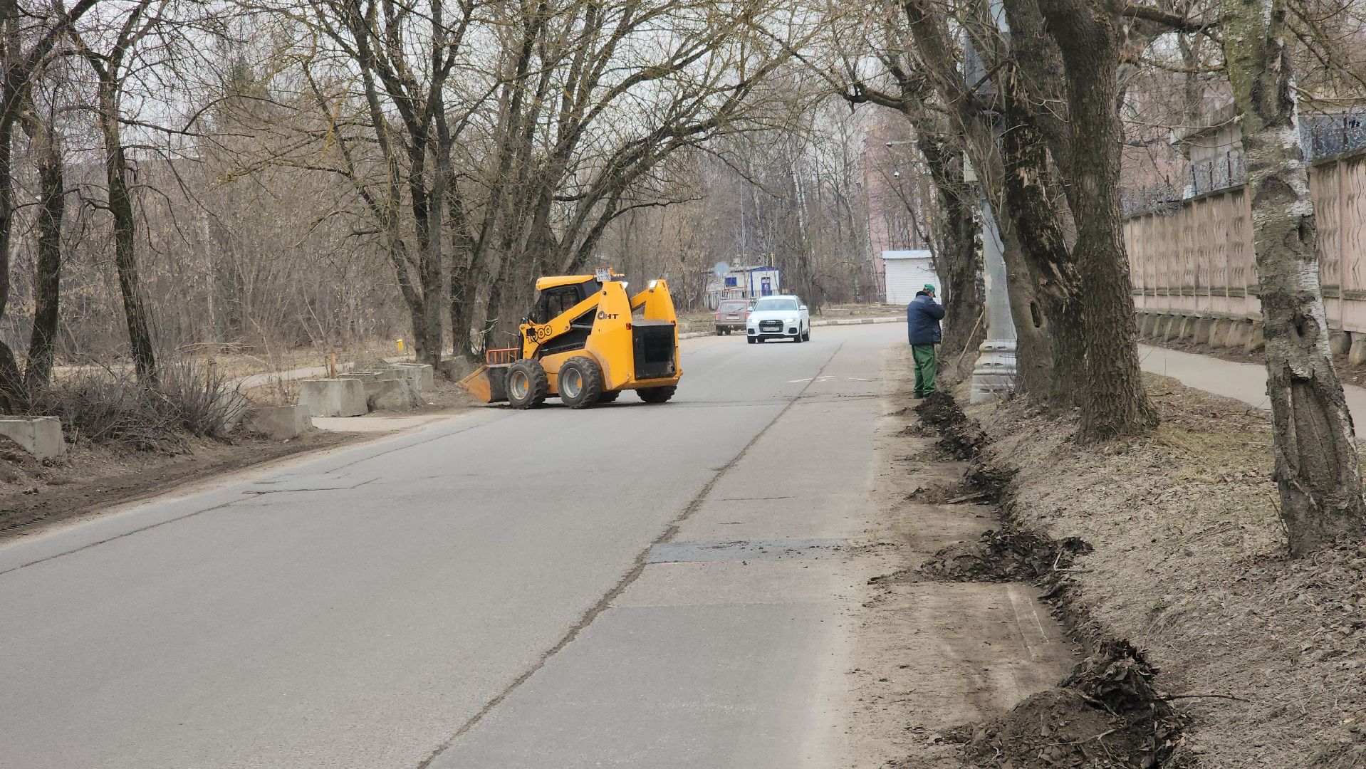 долгопрудный, мбу благоустройство, уборка дорог, смет мусора, погрузчик,