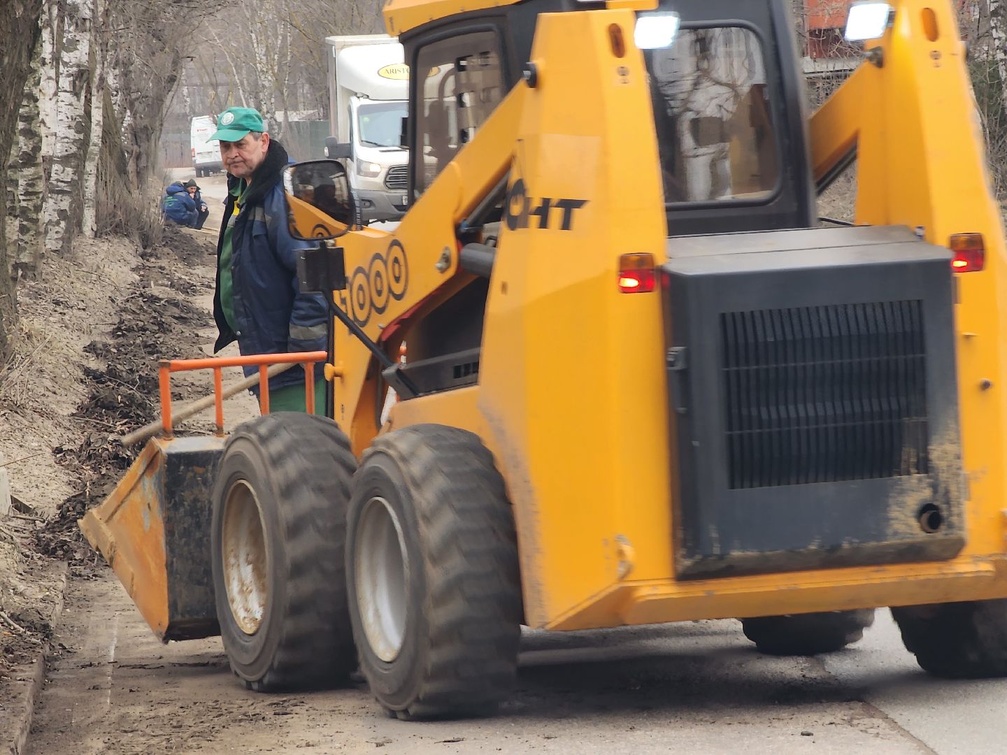 долгопрудный, мбу благоустройство, уборка дорог, смет мусора, погрузчик,