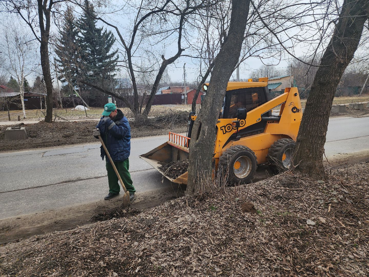 долгопрудный, мбу благоустройство, уборка дорог, смет мусора, погрузчик,