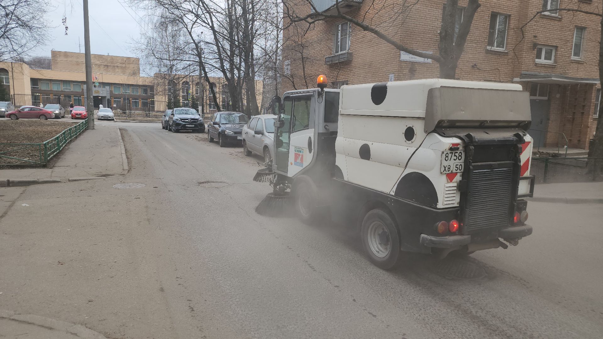 долгопрудный, мбу благоустройство, Подметально-уборочная машина,поливочная машина,