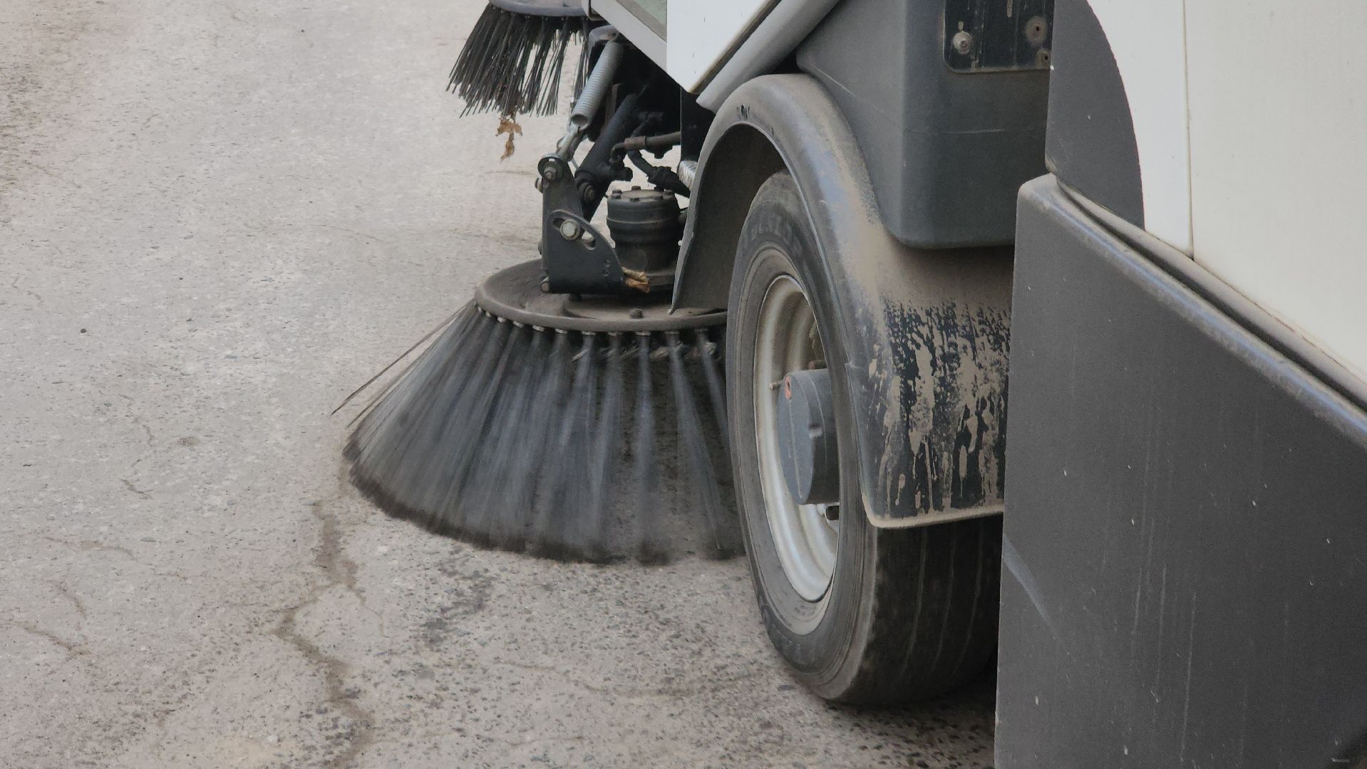 долгопрудный, мбу благоустройство, Подметально-уборочная машина,поливочная машина,