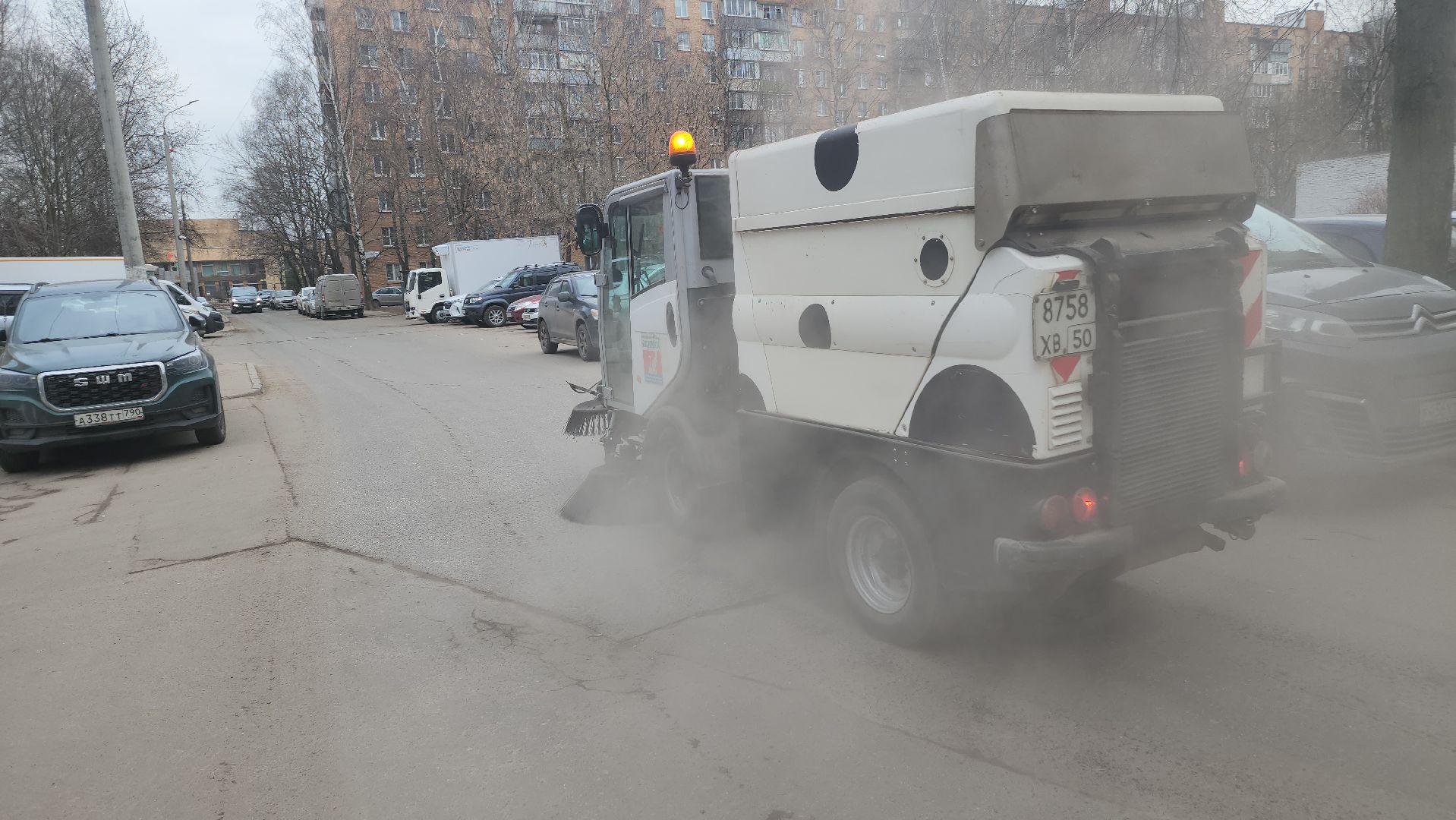 долгопрудный, мбу благоустройство, Подметально-уборочная машина,поливочная машина,