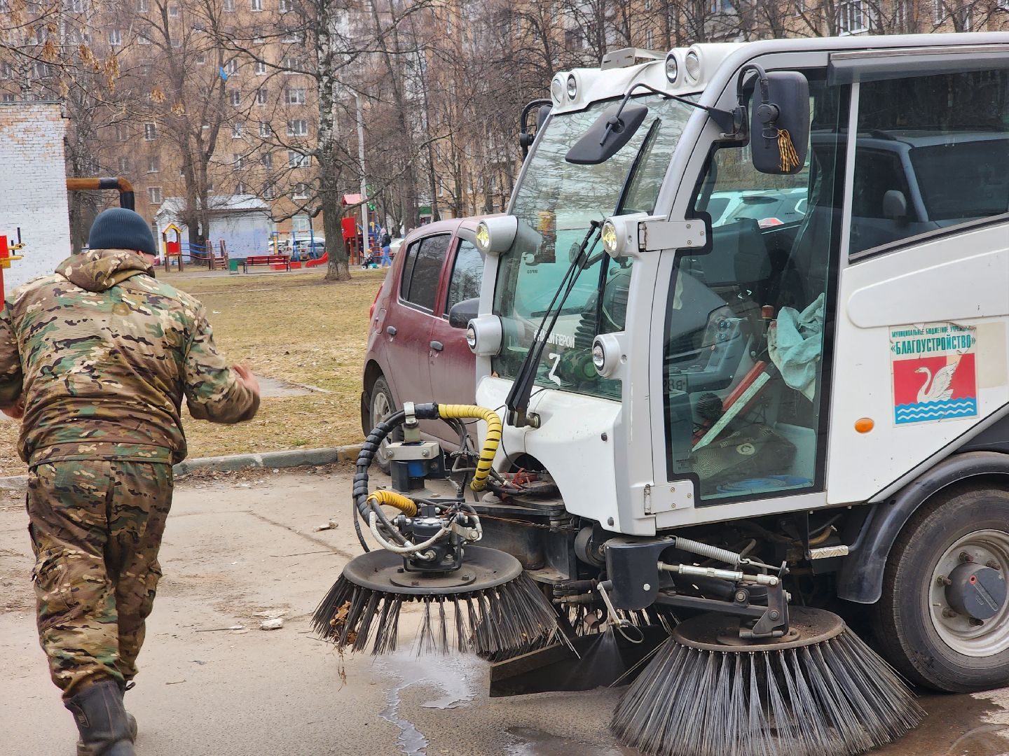 долгопрудный, мбу благоустройство, Подметально-уборочная машина,поливочная машина,