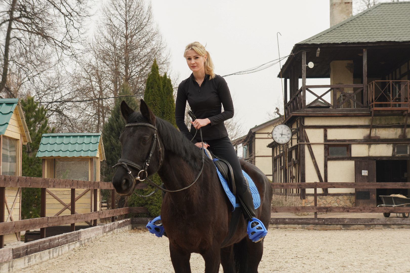 котельники, конный спорт, занятия на каникулах, занятия на свежем воздухе, спортивная школа,