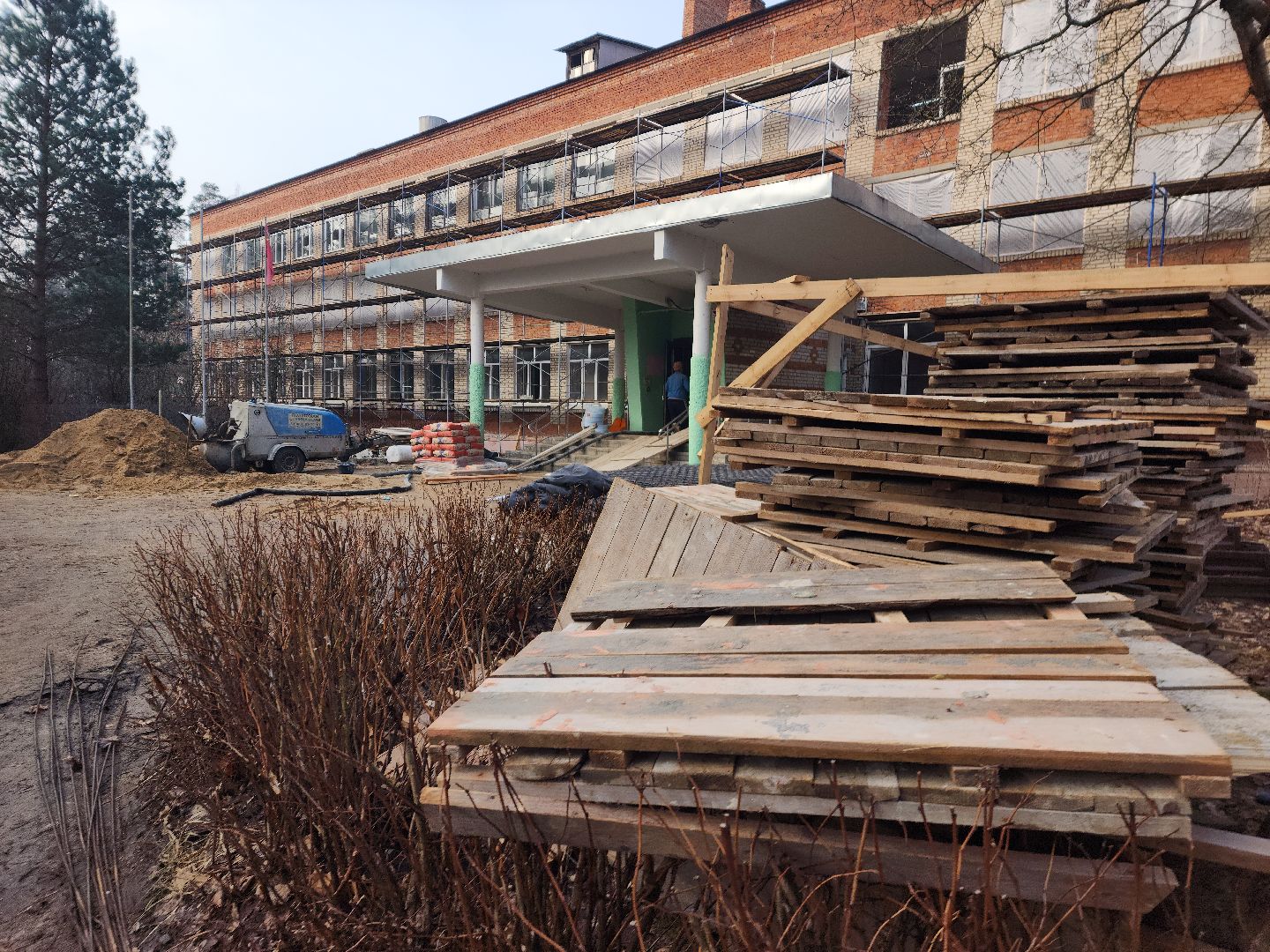 красноармейск, городской округ пушкинский, капремонт школы, строительные леса, ремонт фасада,