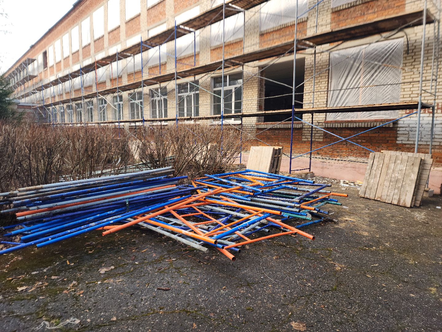 красноармейск, городской округ пушкинский, капремонт школы, строительные леса, ремонт фасада,