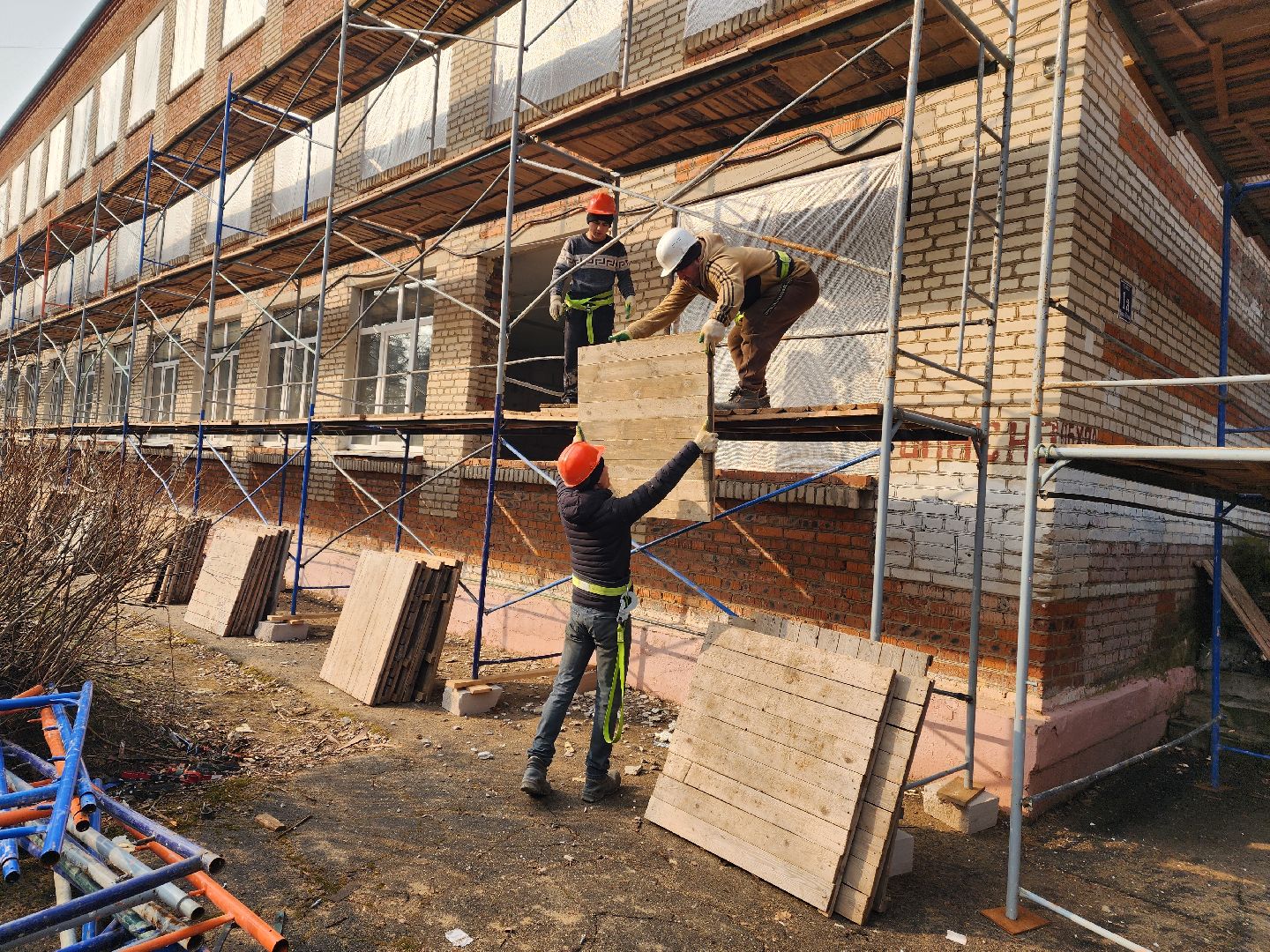 красноармейск, городской округ пушкинский, капремонт школы, строительные леса, ремонт фасада,