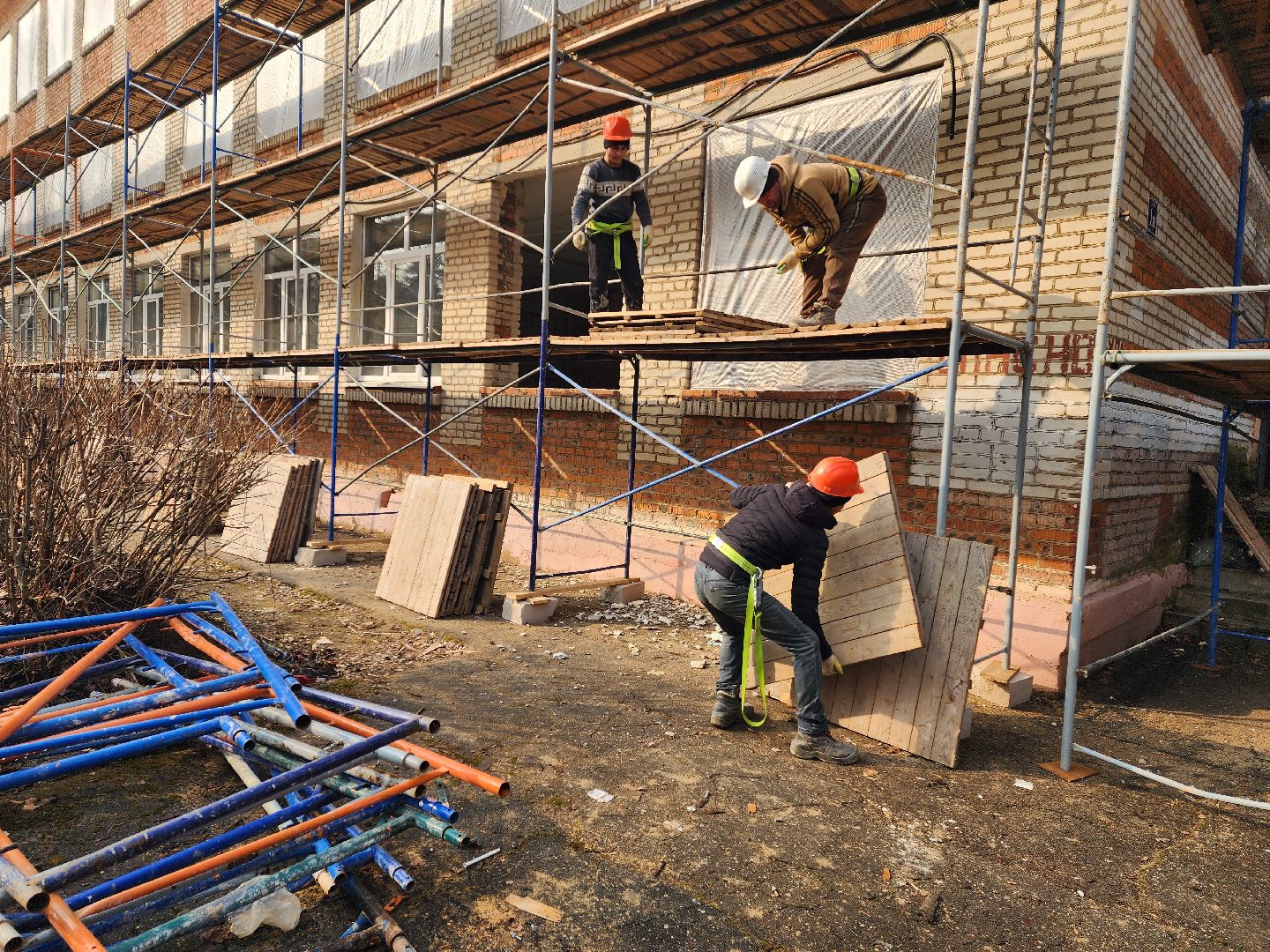 красноармейск, городской округ пушкинский, капремонт школы, строительные леса, ремонт фасада,