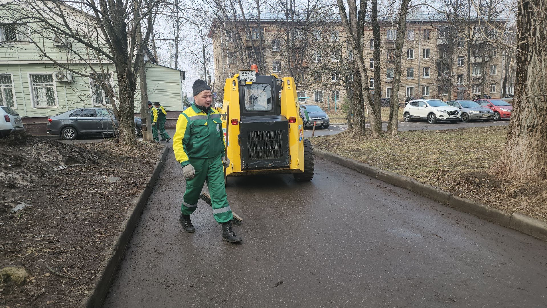 долгопрудный, мбу благоустройство, смет мусора, погрузчик,