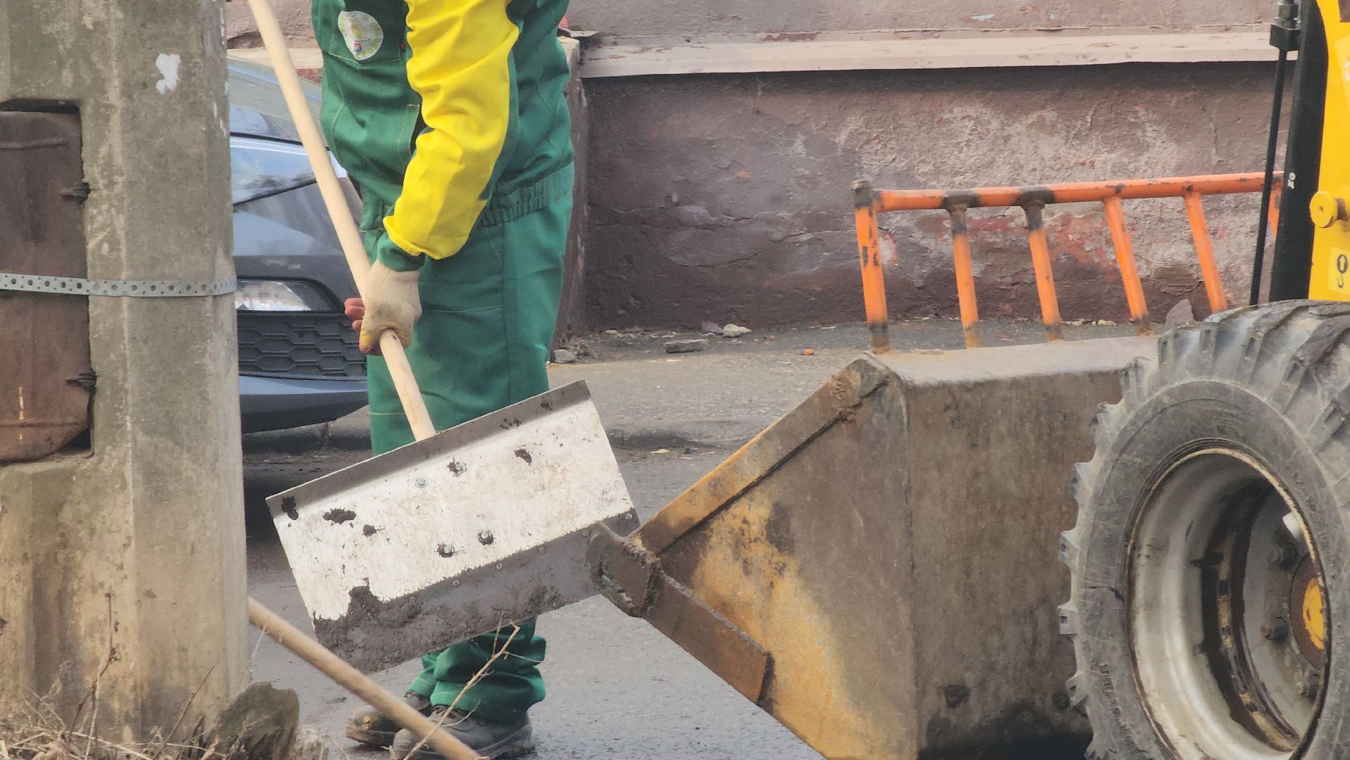 долгопрудный, мбу благоустройство, смет мусора, погрузчик,